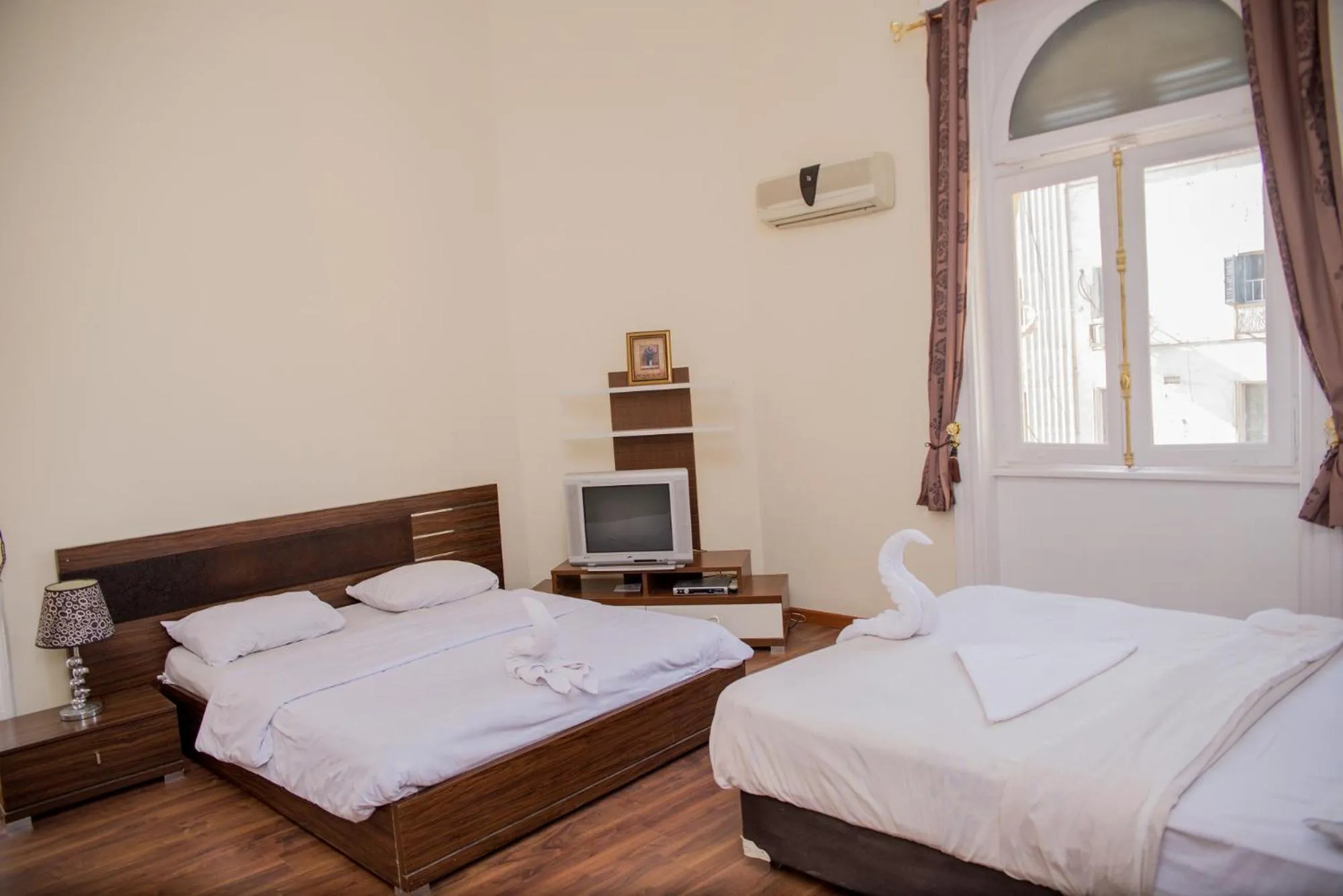 Bed in Hotel Grand Royal Cairo