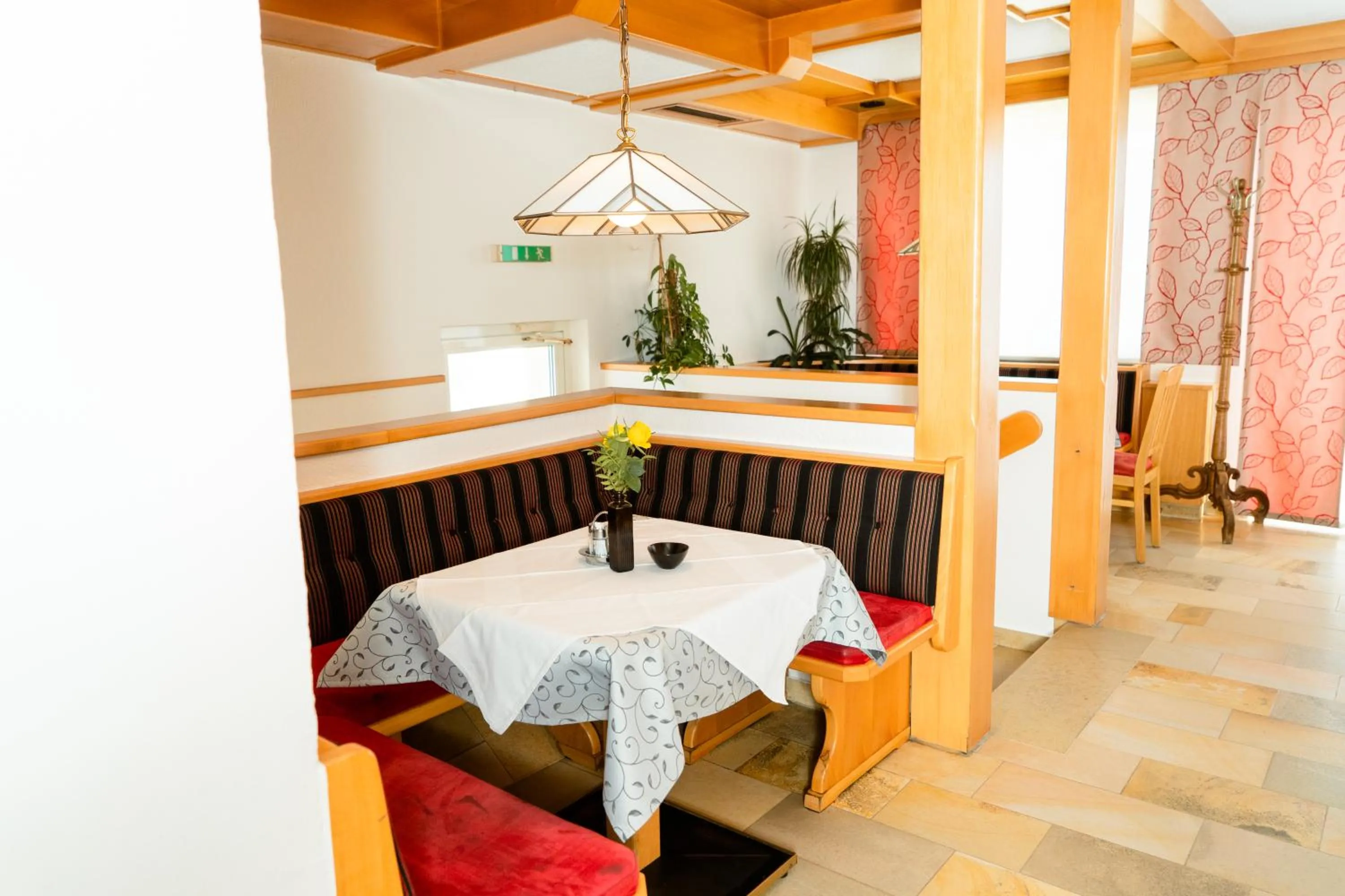 Restaurant/places to eat in Strattnerhof