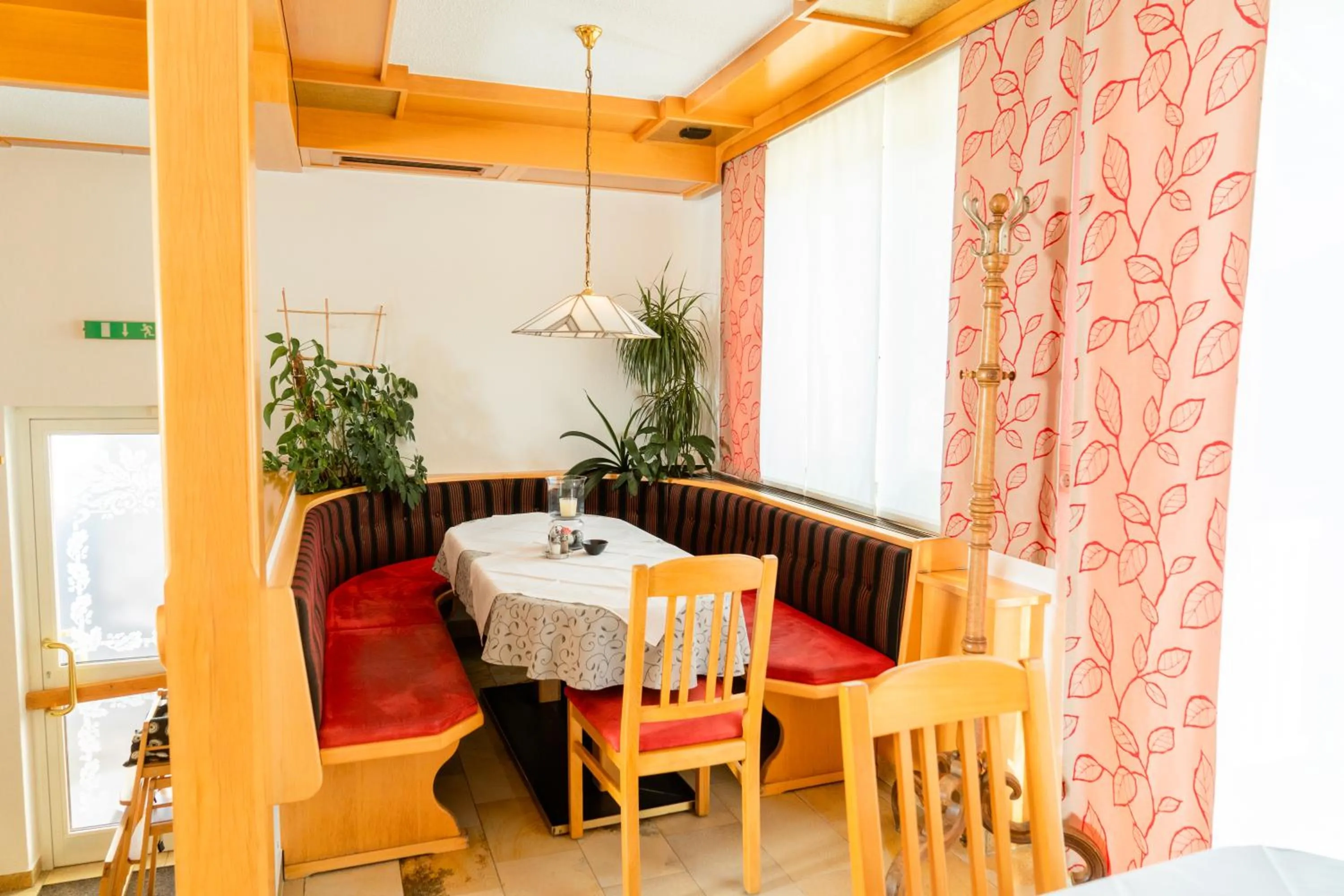 Restaurant/places to eat in Strattnerhof