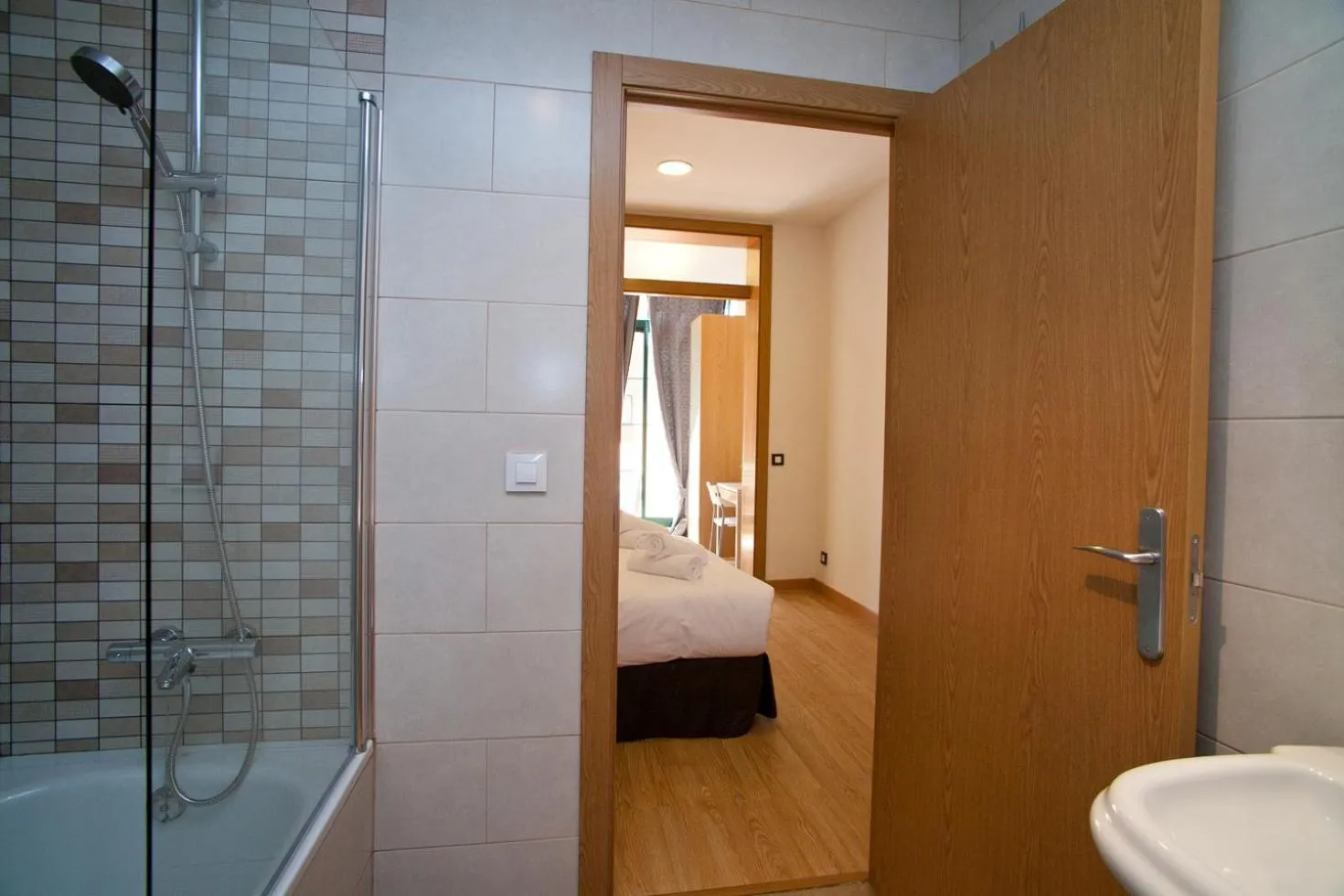 Bathroom, Bed in Hostal Martinval