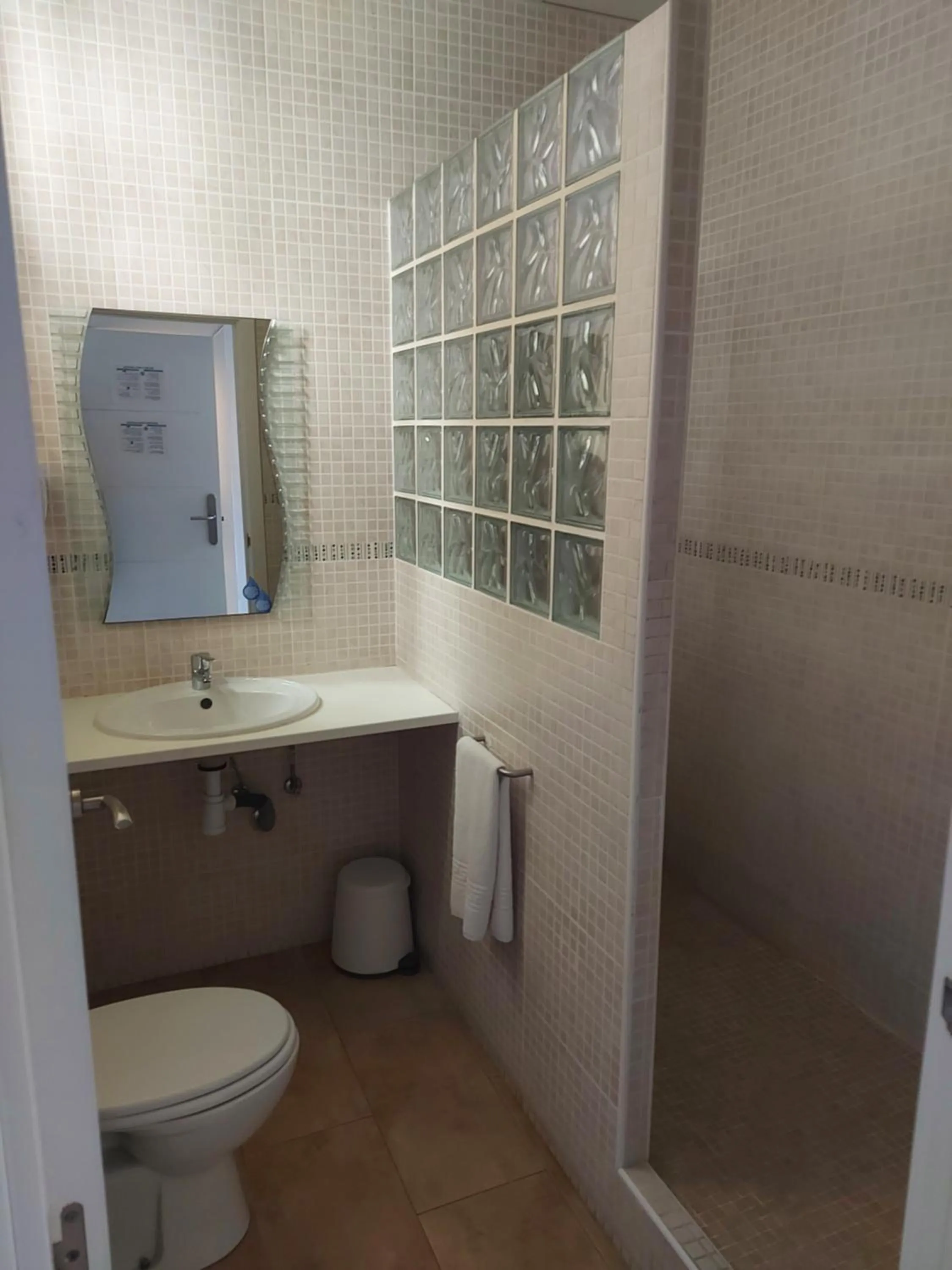 Shower in Hostal Martinval