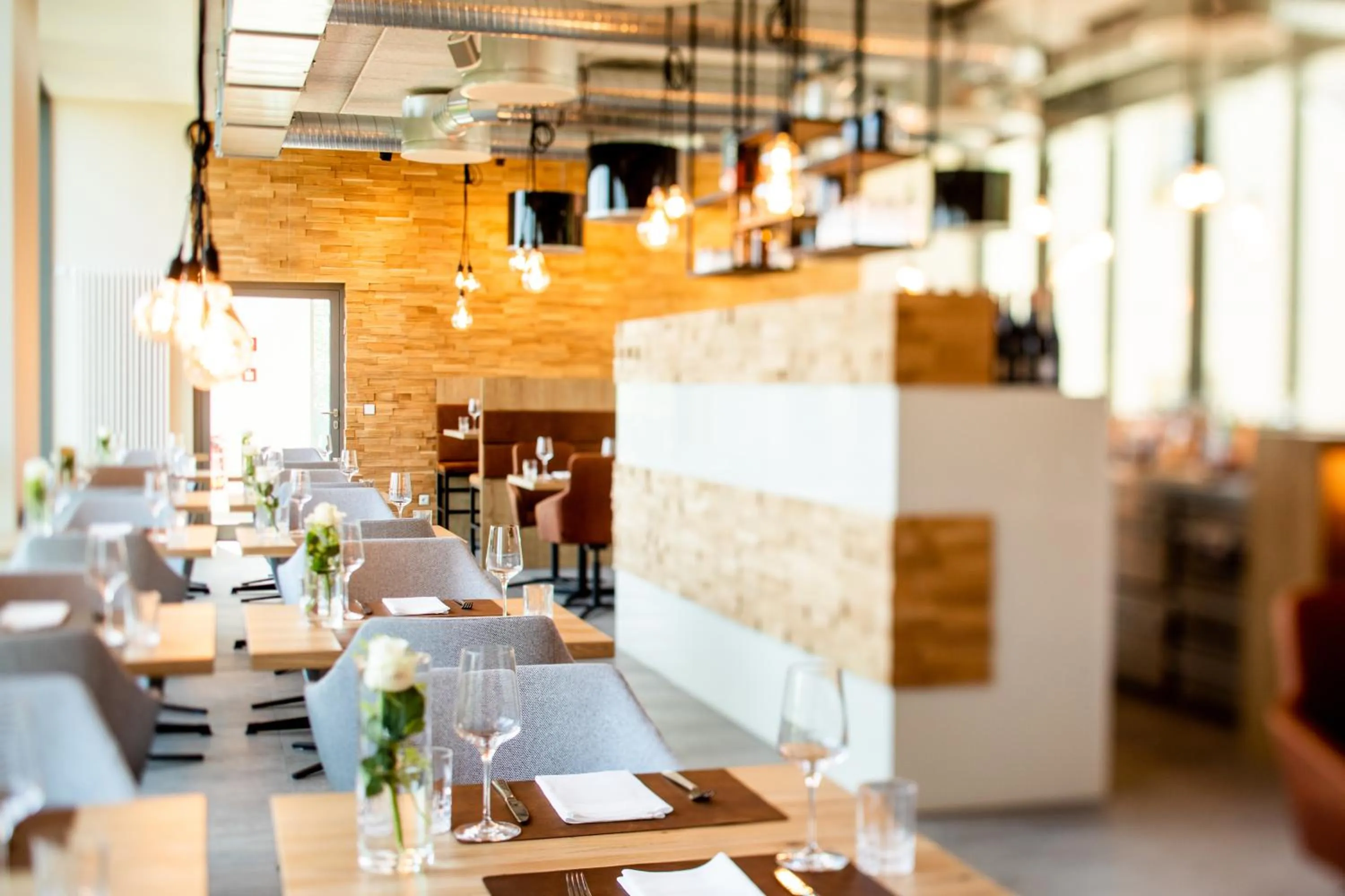 Restaurant/places to eat in Schwan und Post Business Quarters