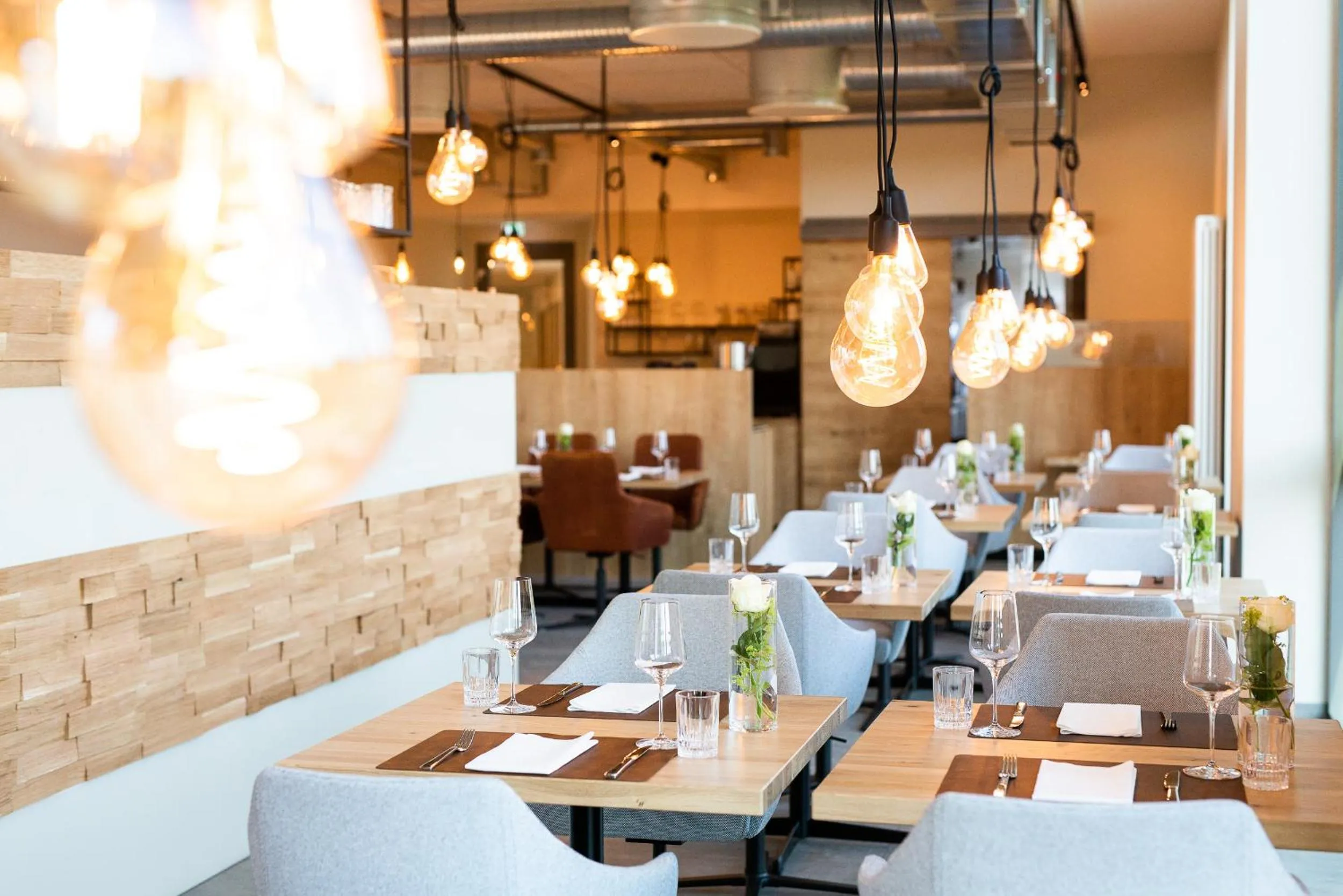 Restaurant/places to eat in Schwan und Post Business Quarters