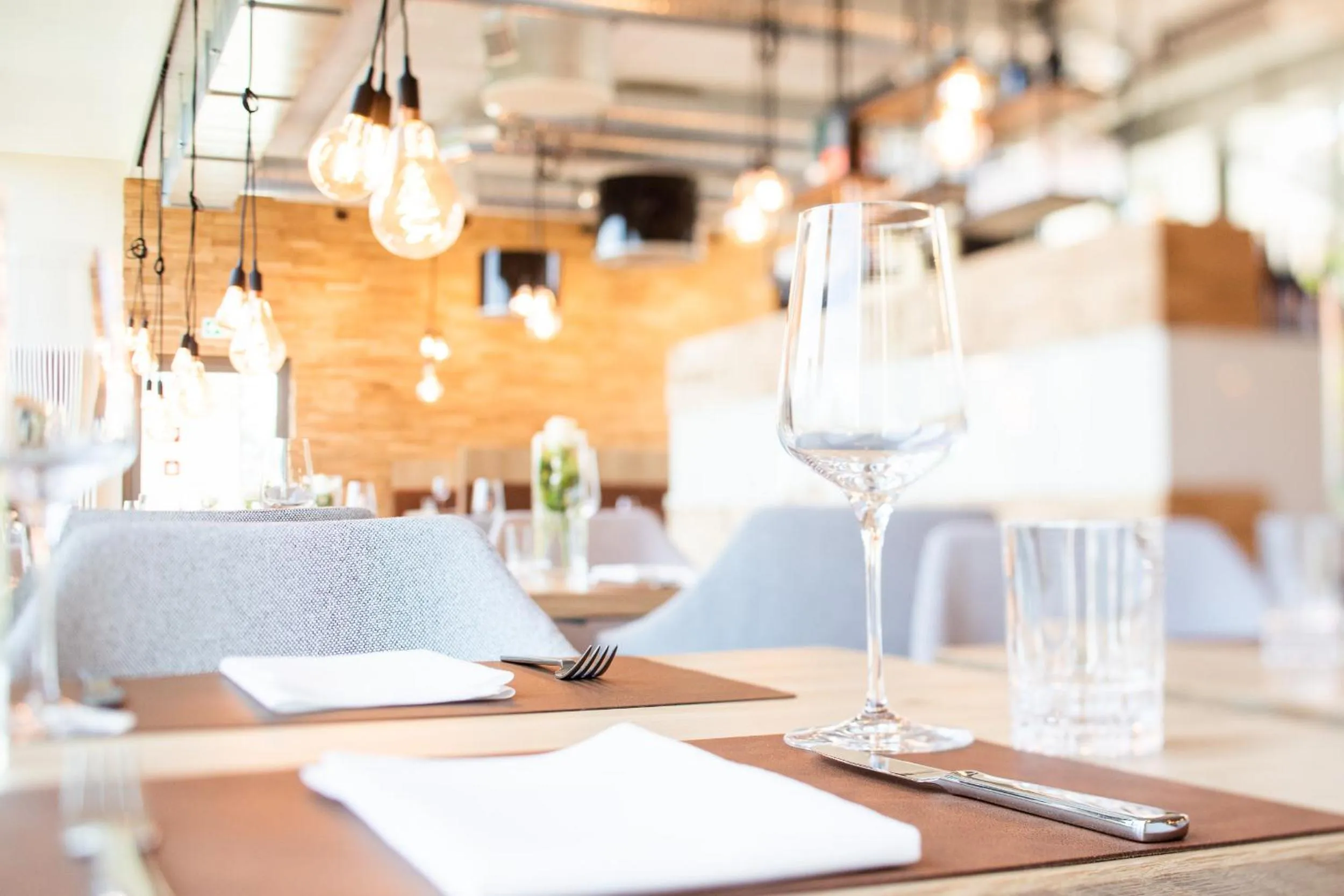 Restaurant/places to eat in Schwan und Post Business Quarters