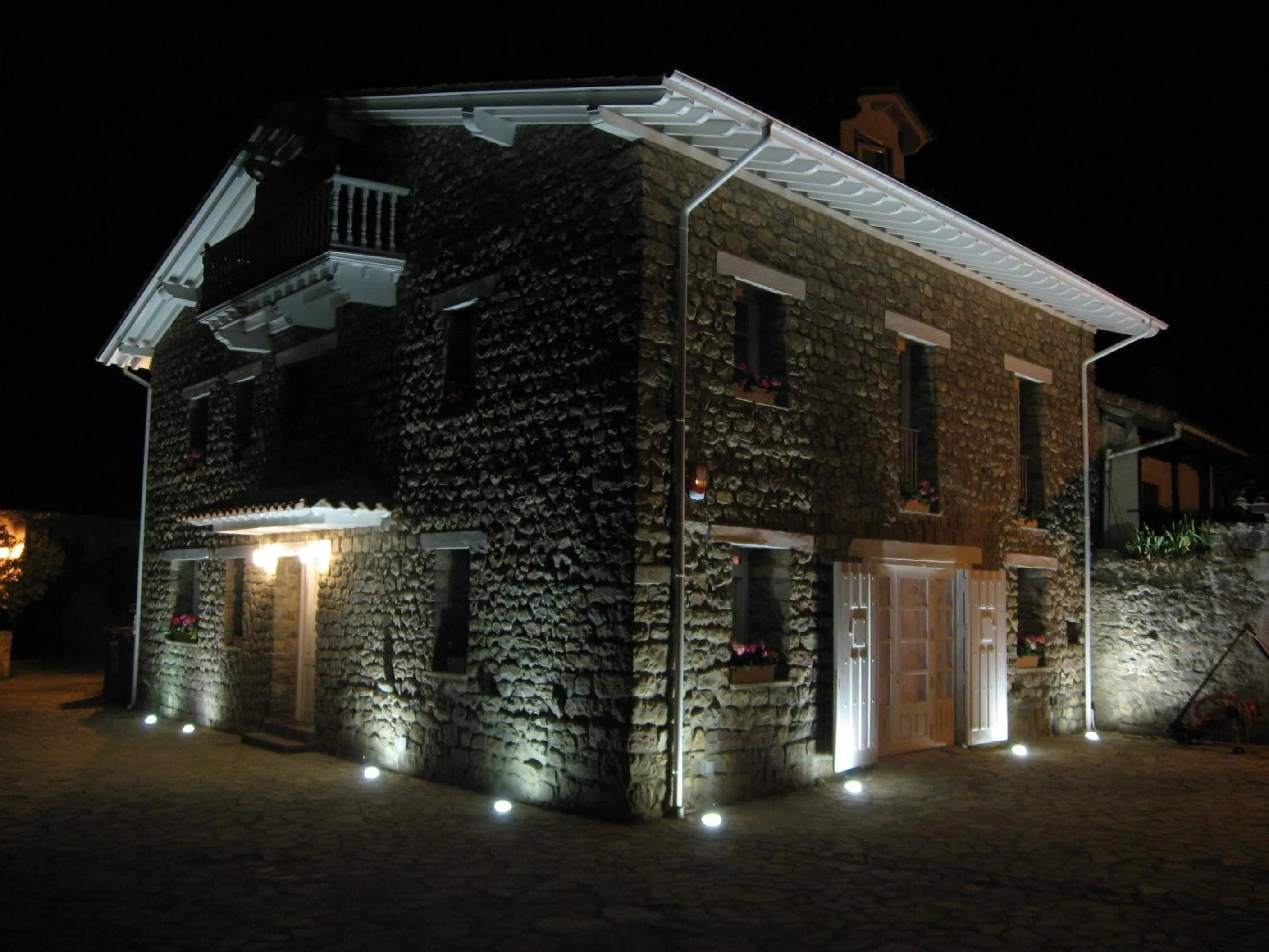 Facade/entrance in El Bosque de La Anjana
