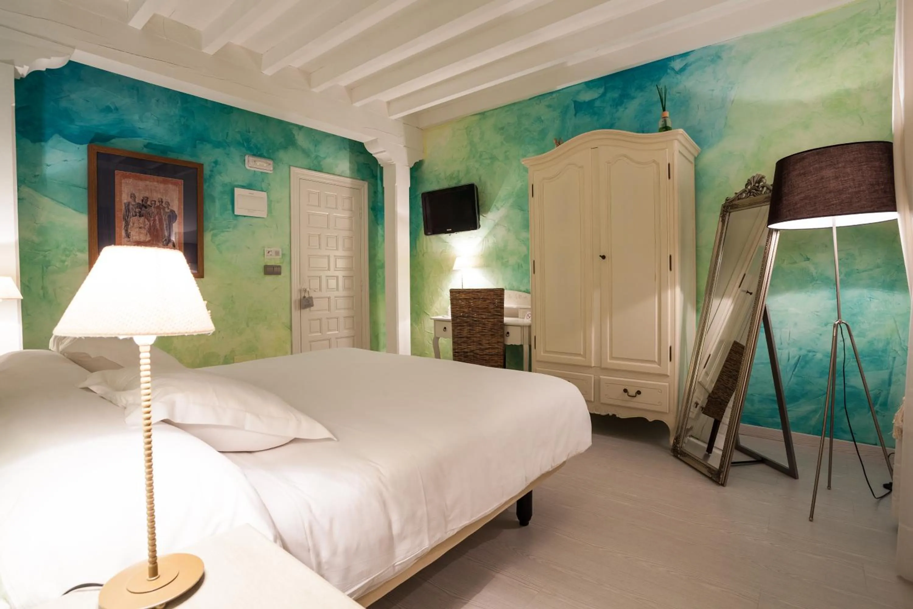 Photo of the whole room in El Bosque de La Anjana