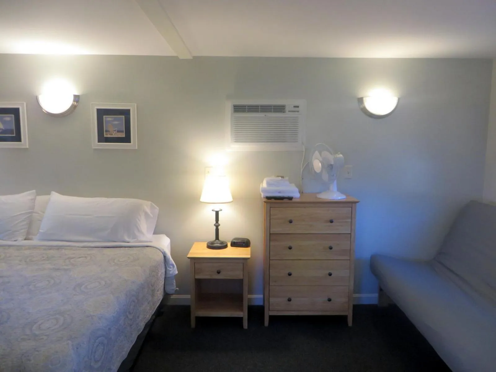 Bed in Elmwood Motor Court