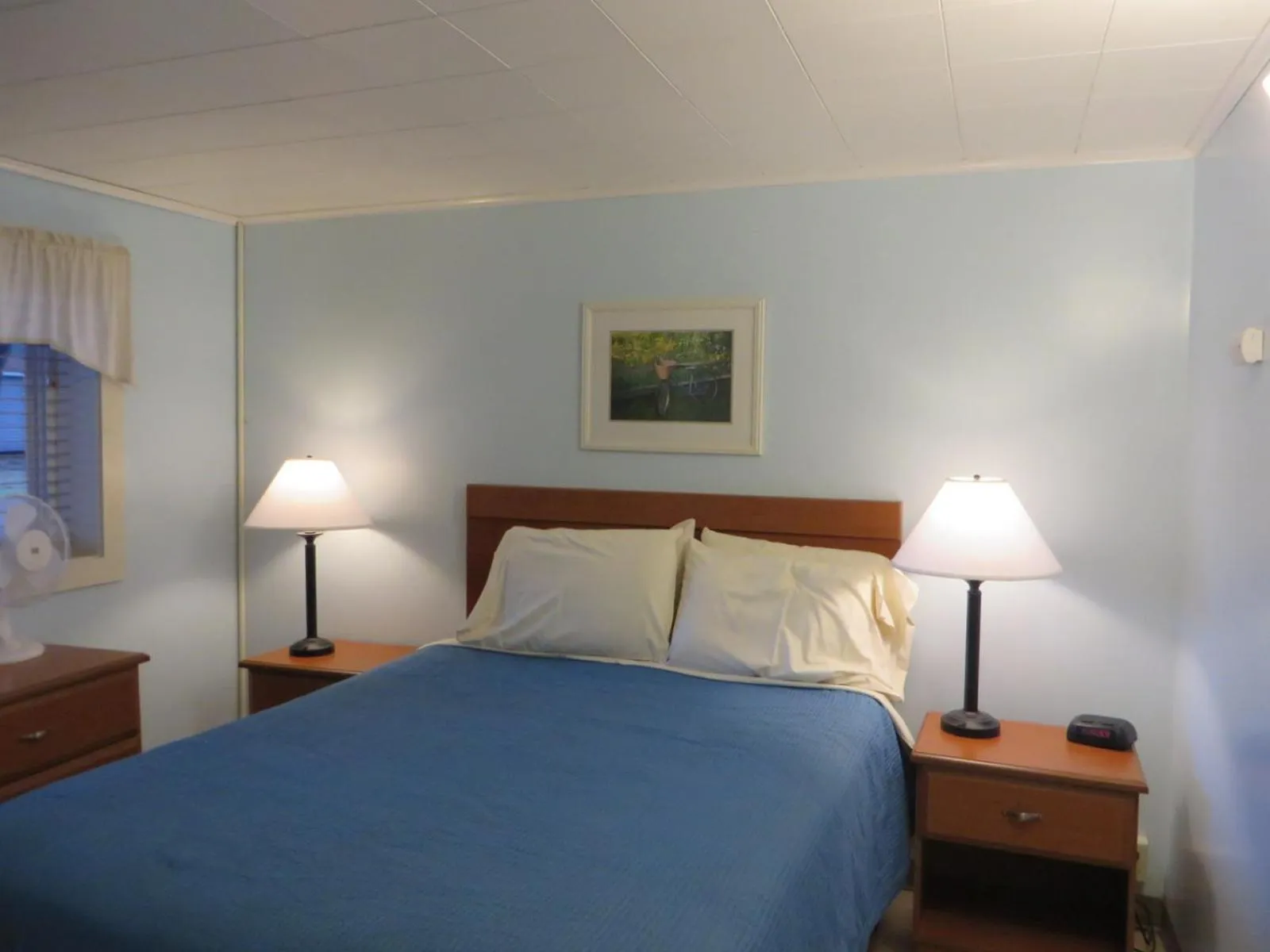 Bed in Elmwood Motor Court