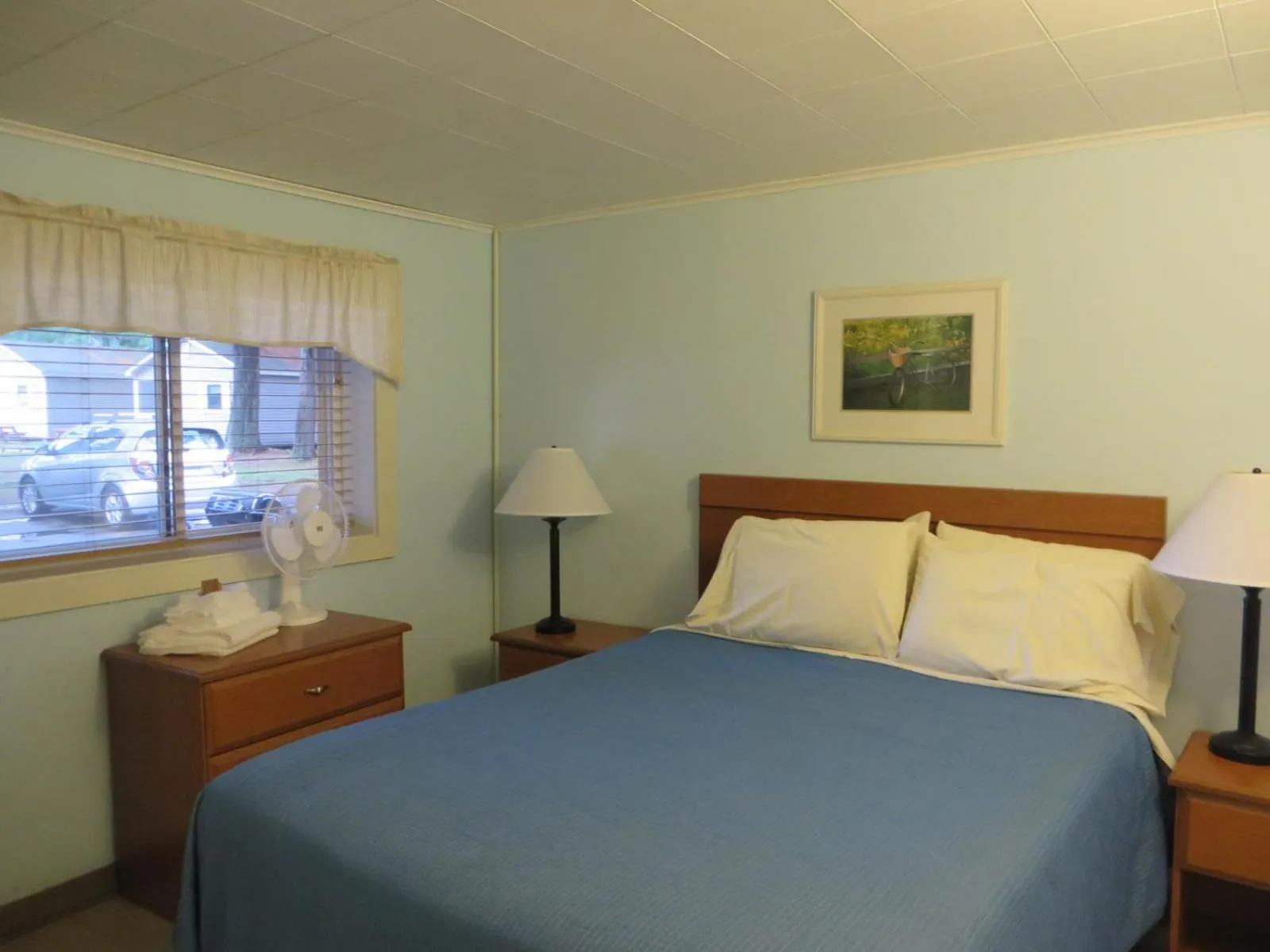 Bed in Elmwood Motor Court