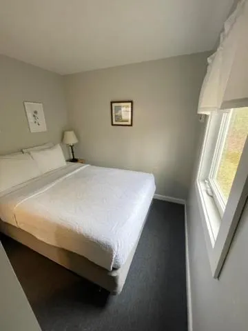 Bed in Elmwood Motor Court