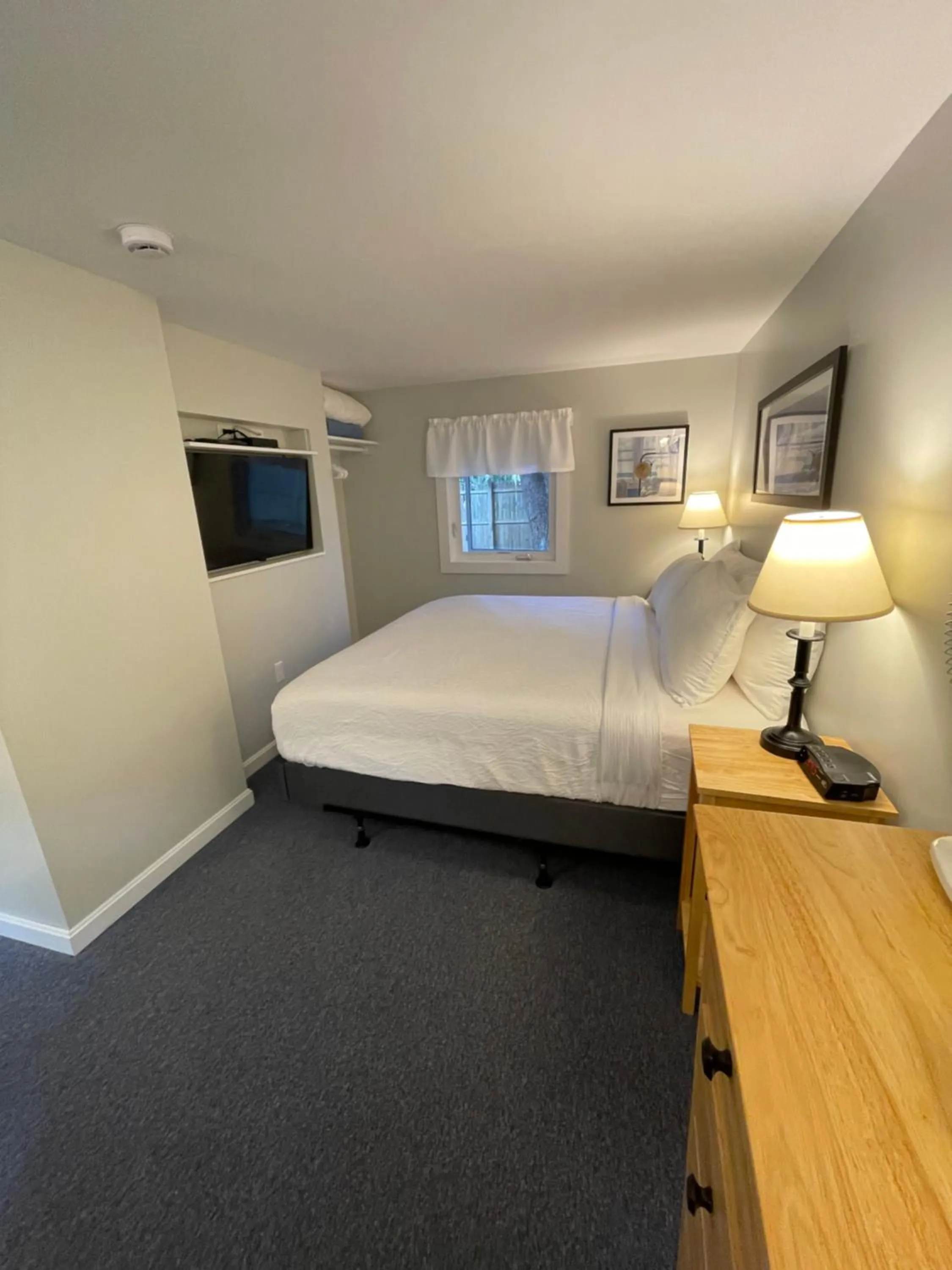 Bed in Elmwood Motor Court