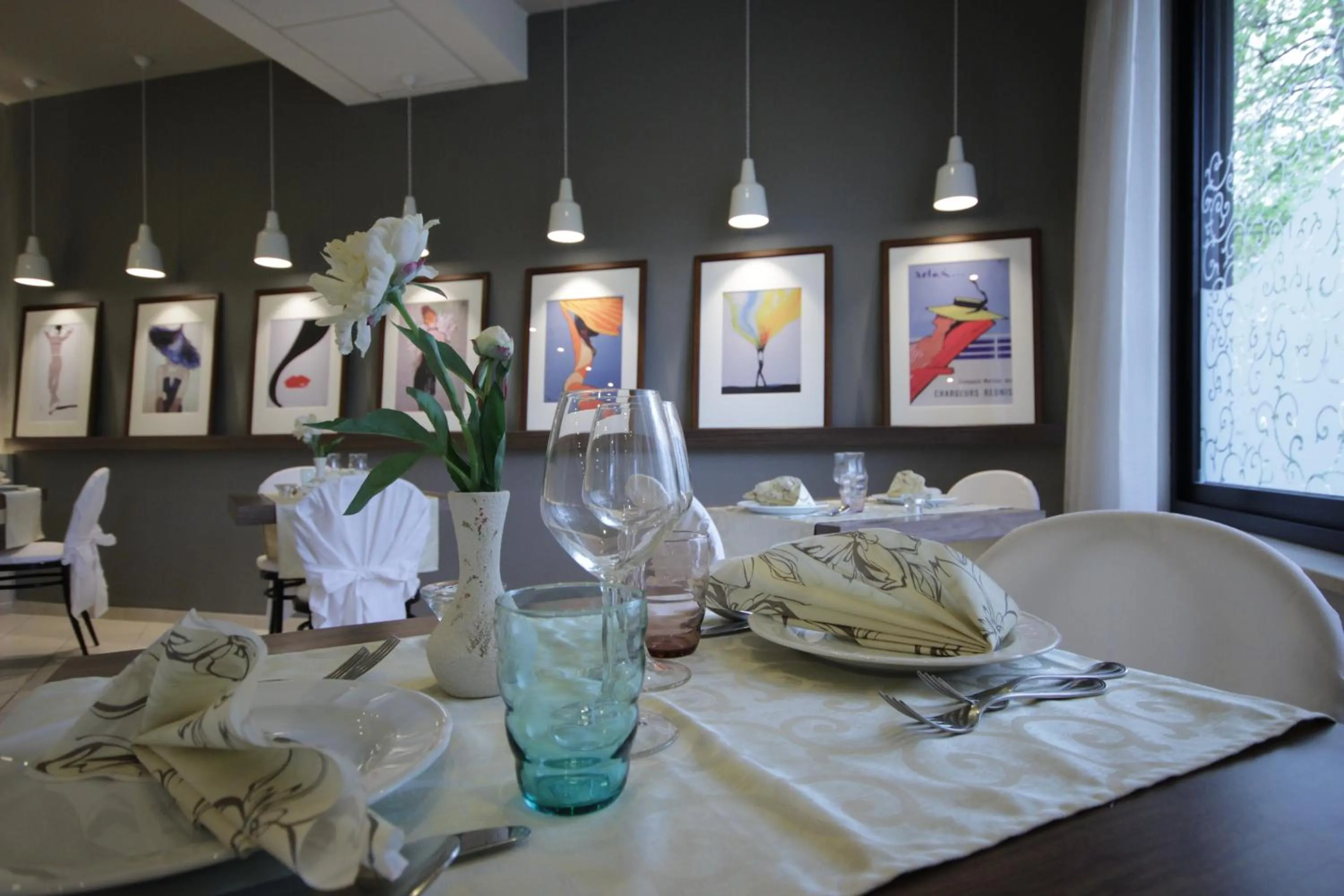 Restaurant/places to eat in Hotel Arabel