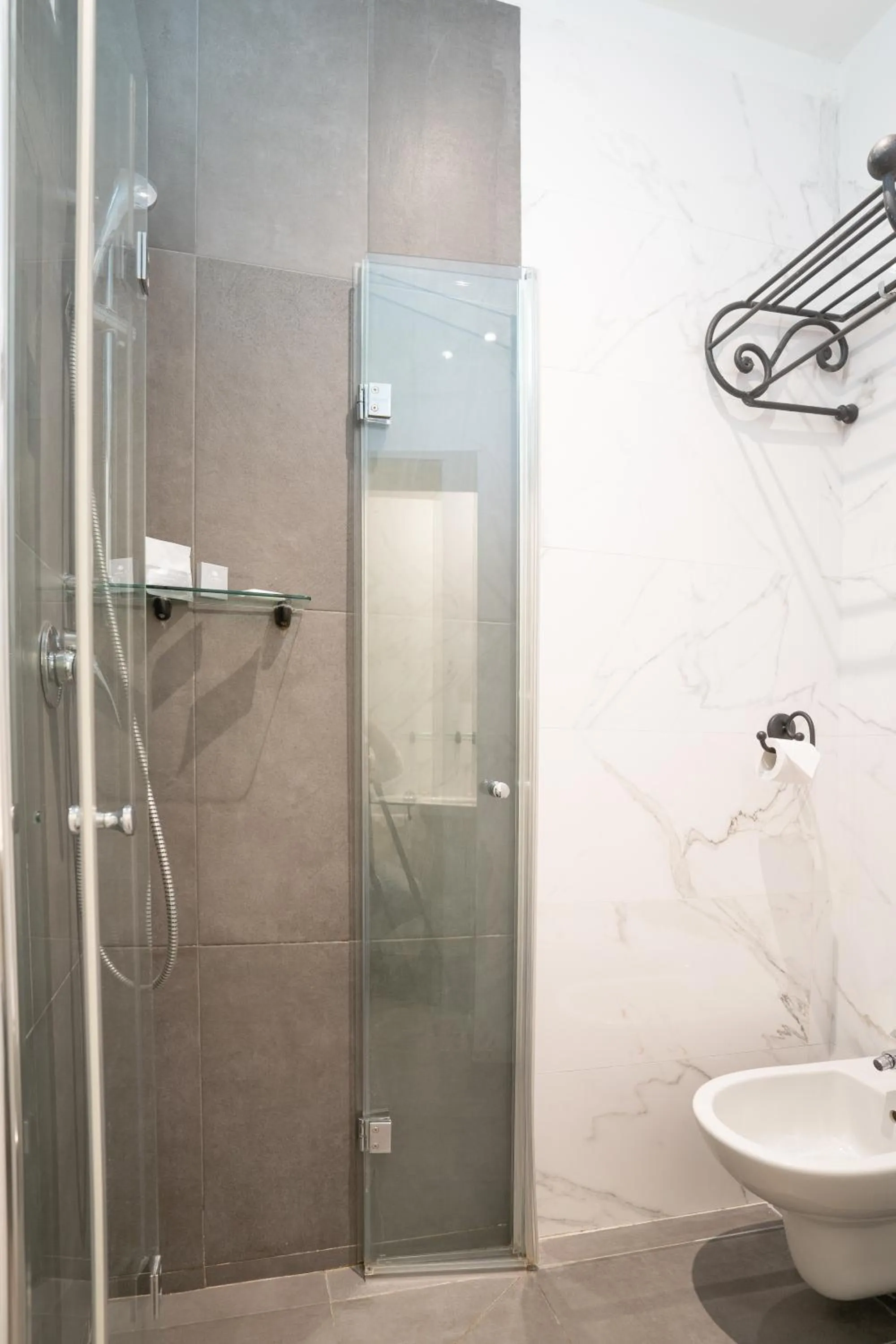 Shower in Hotel Arabel