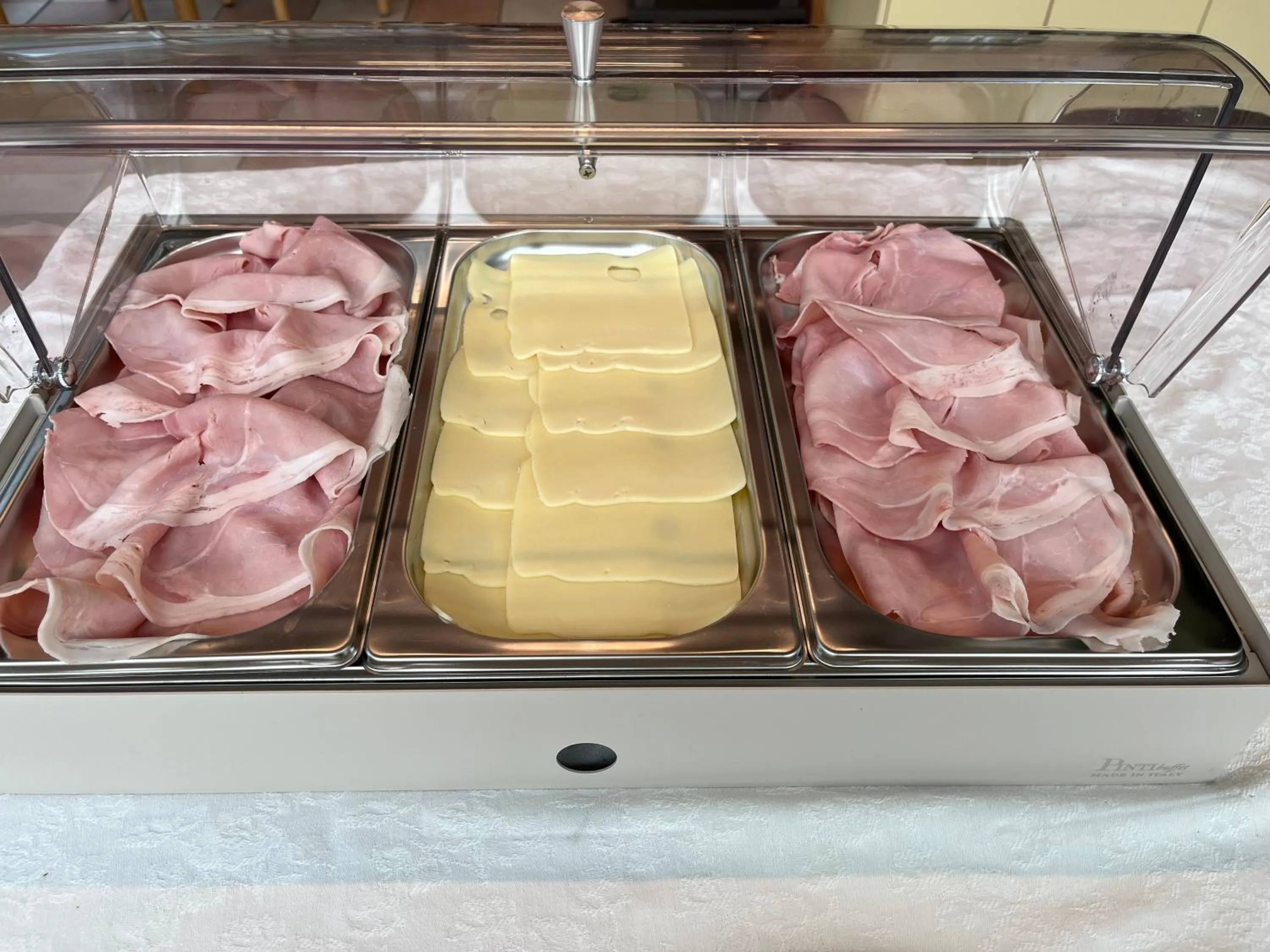 Breakfast in Hotel Vezzano