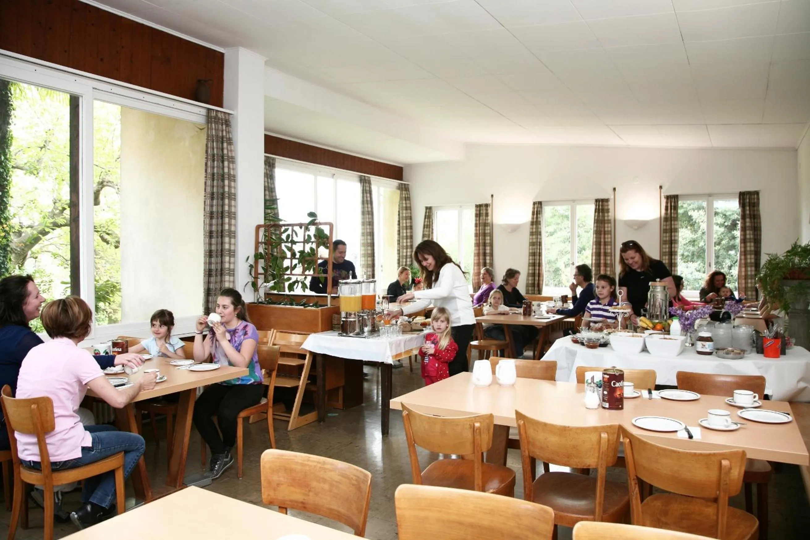 Restaurant/places to eat in Lugano Savosa Youth Hostel