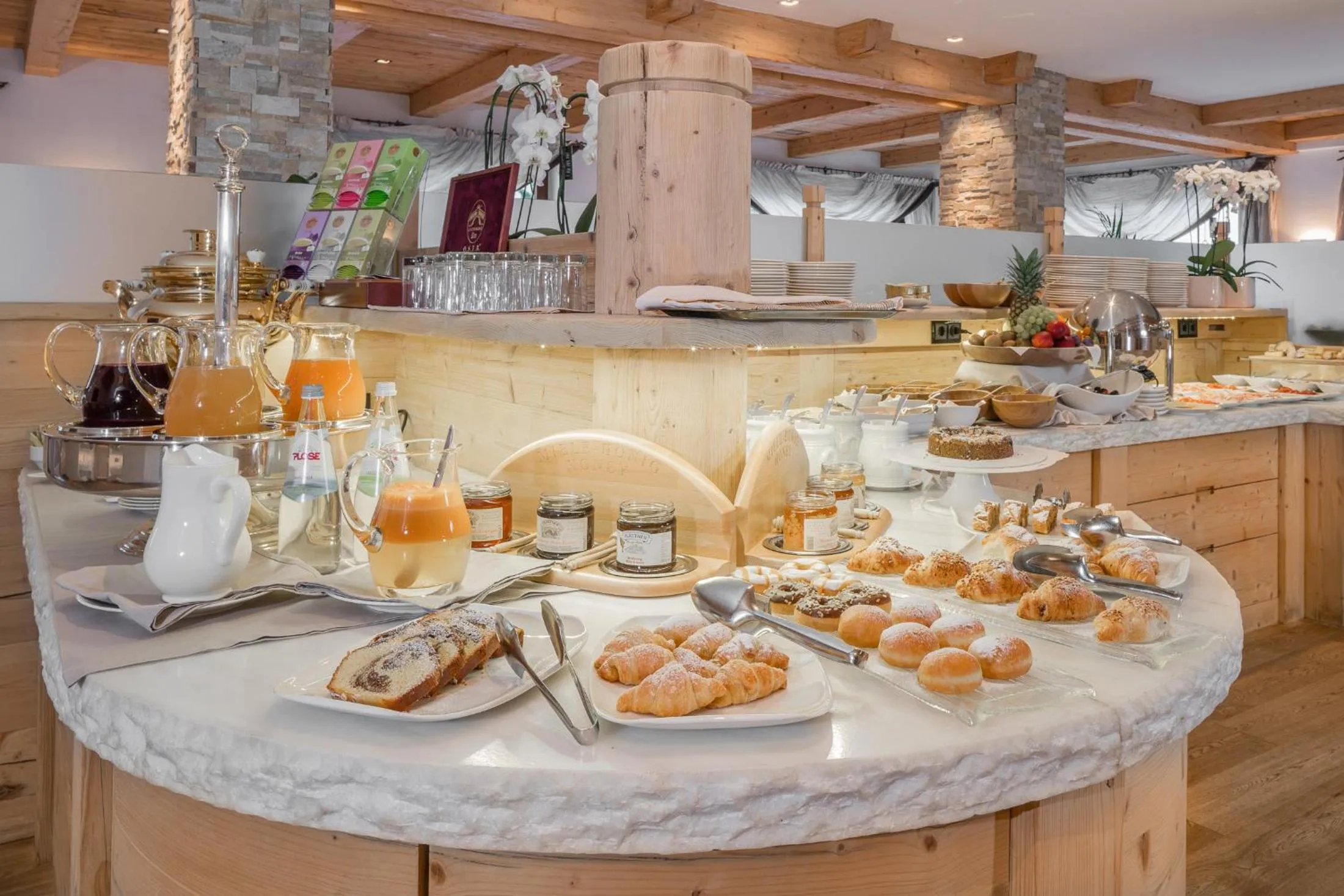 Food and drinks in Savoy Dolomites Luxury & Spa Hotel