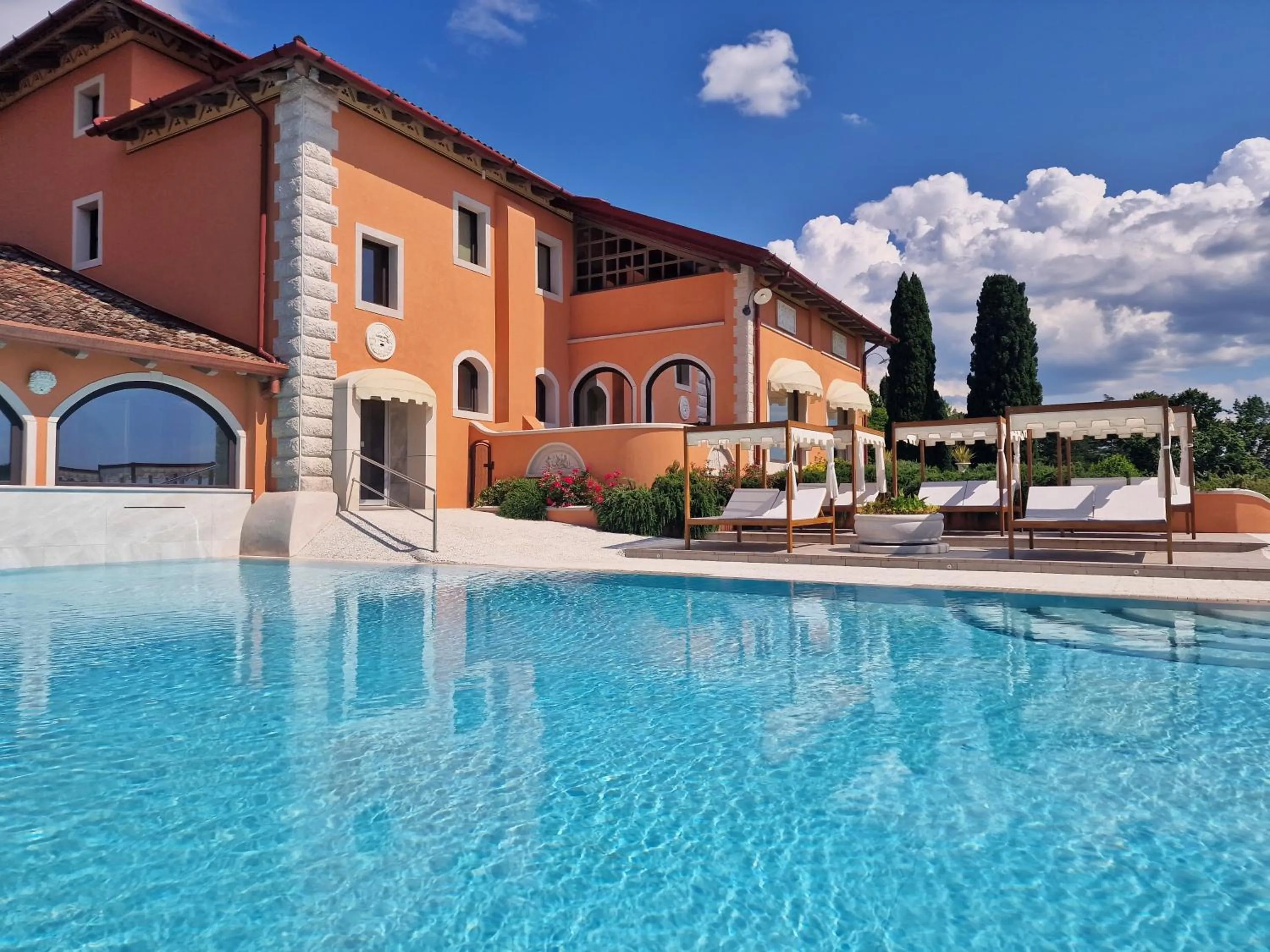 Swimming pool in La Tavernetta Al Castello