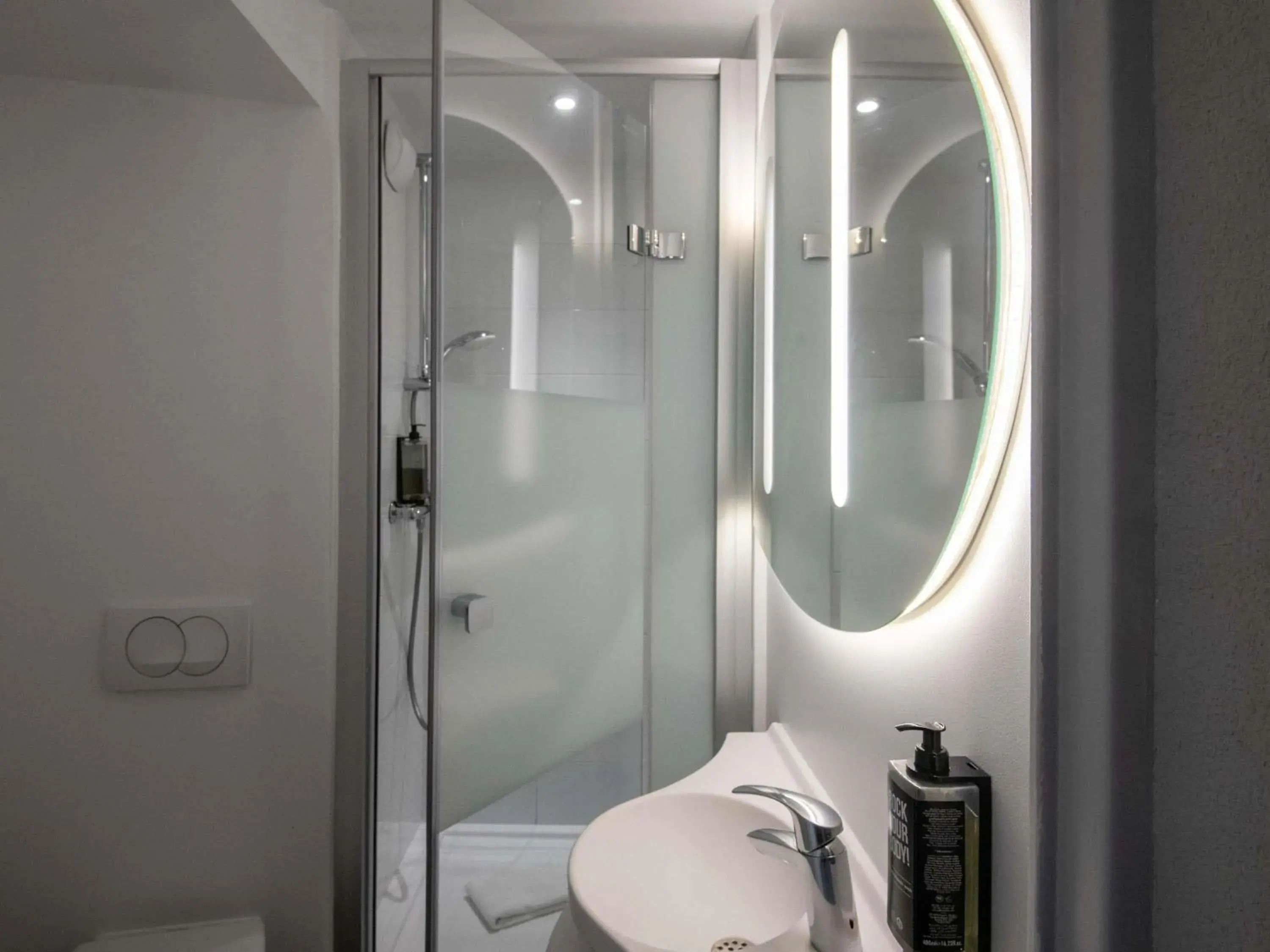 Standard Twin Room in ibis budget Nice Aeroport Standard Twin Room in ibis budget Nice Aeroport