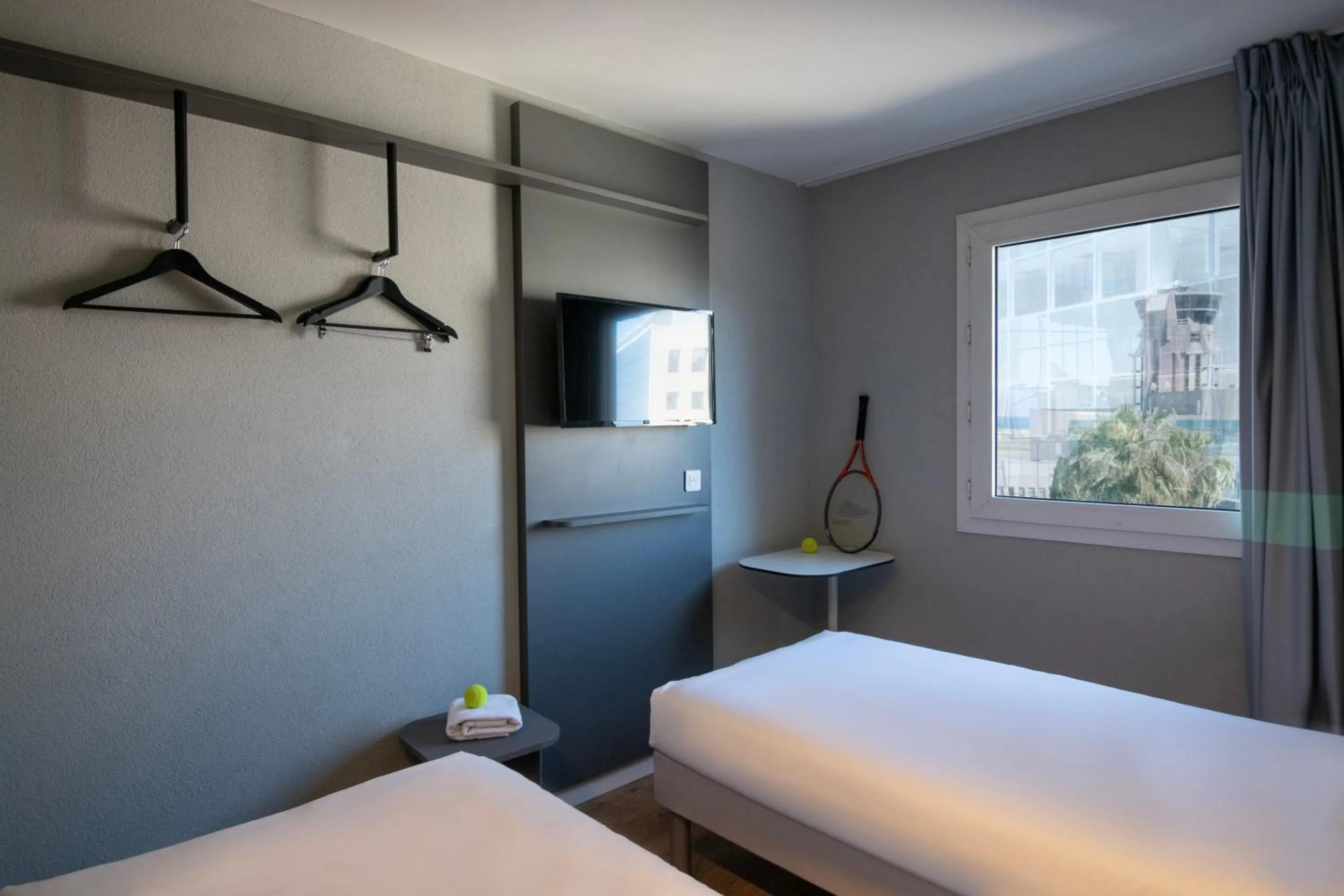 Photo of the whole room, Bed in ibis budget Nice Aeroport