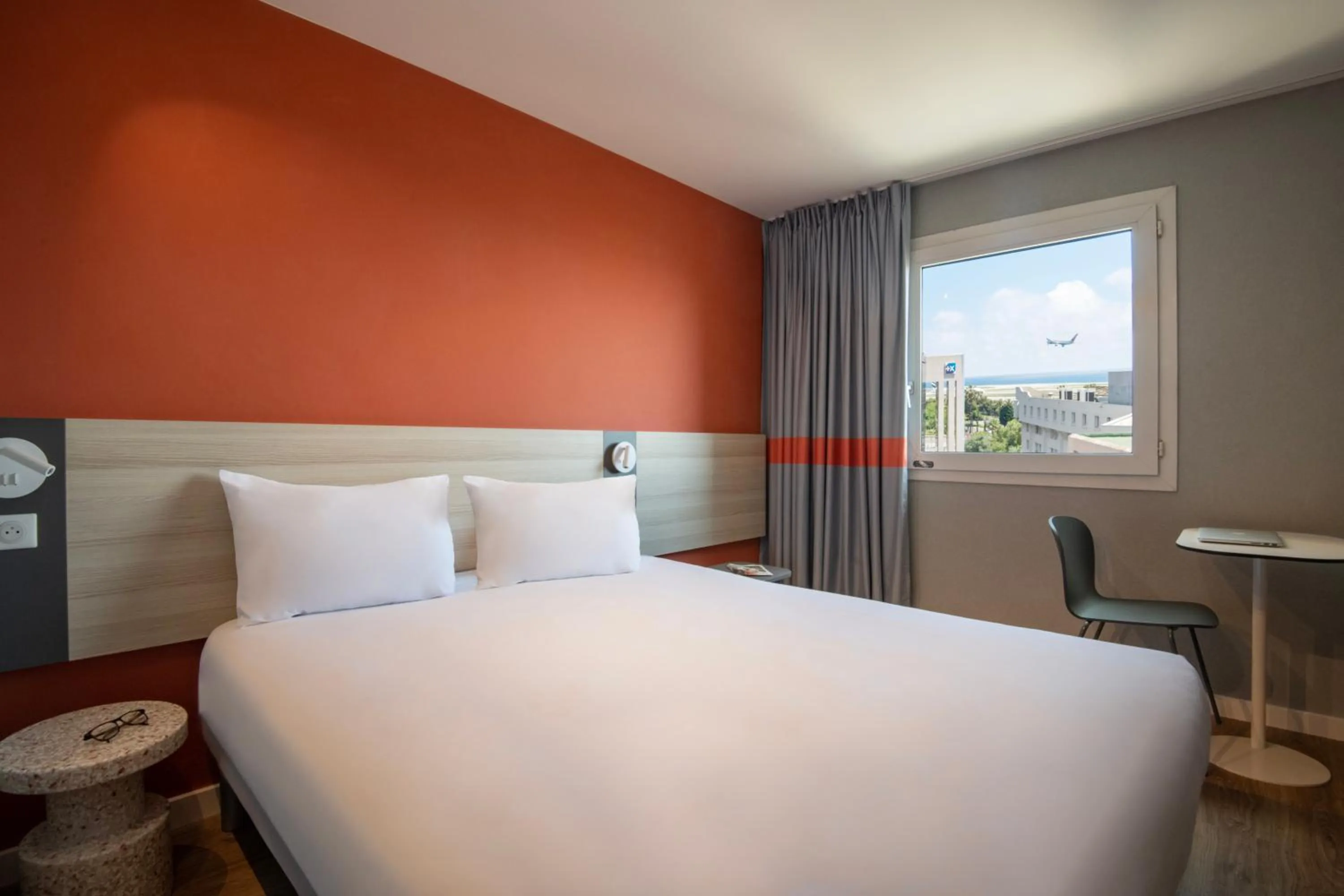 Photo of the whole room, Bed in ibis budget Nice Aeroport