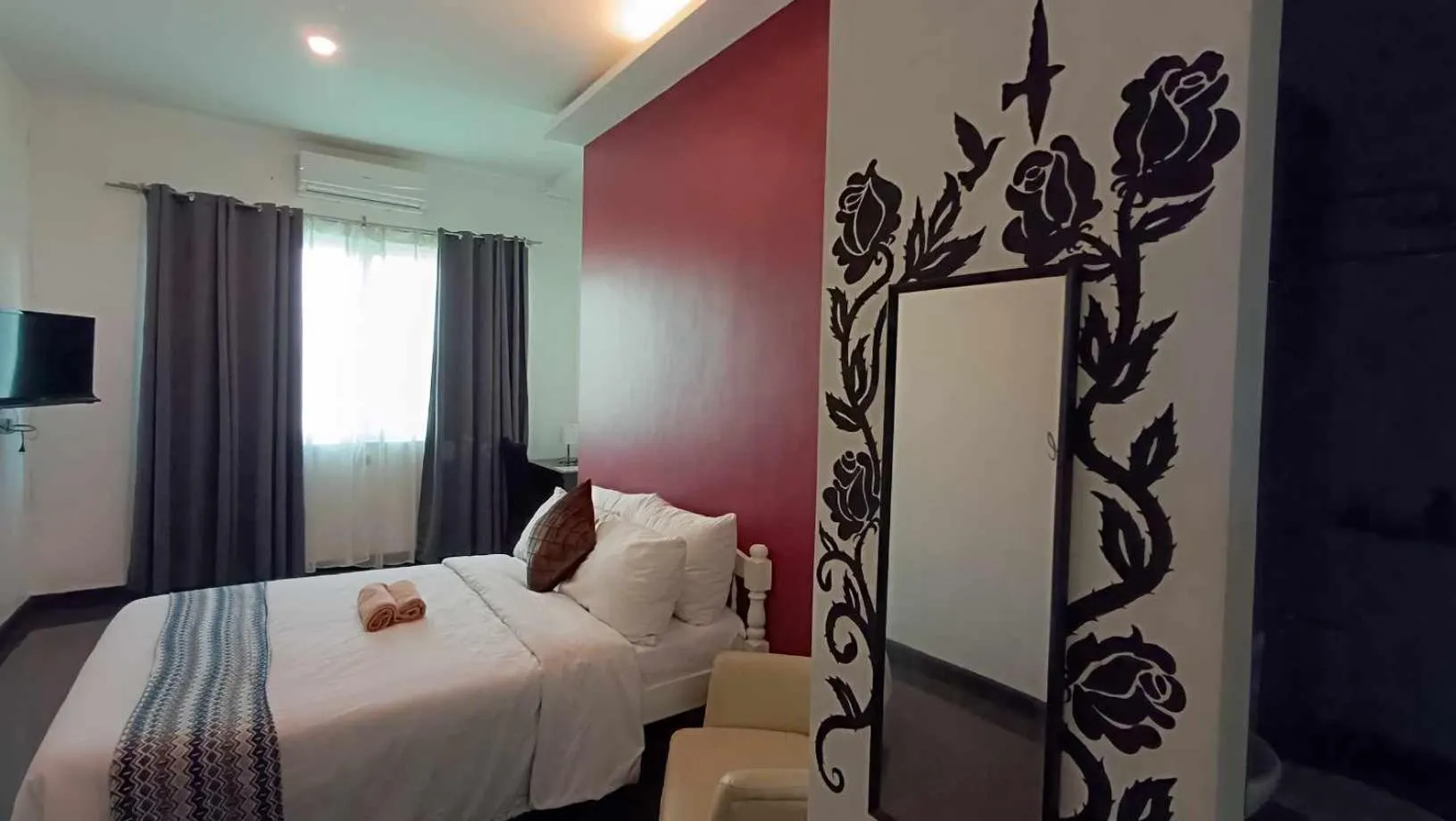 Bed in The ApplePeach House