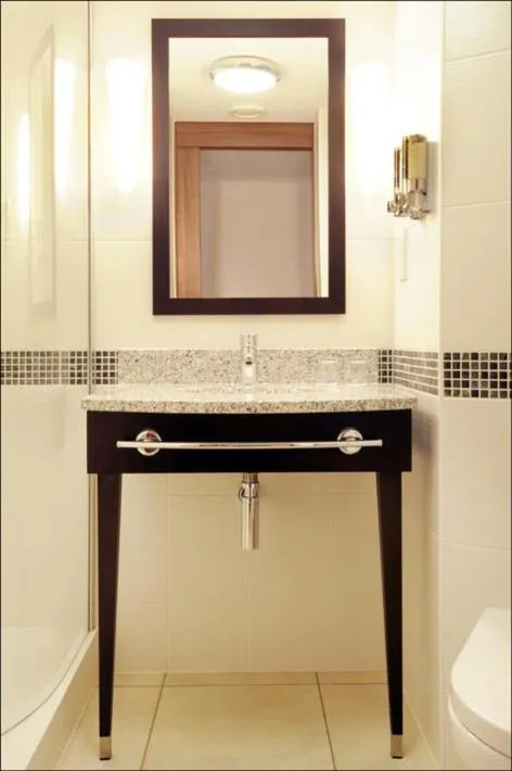 Bathroom in Hampton by Hilton Birmingham Broad Street