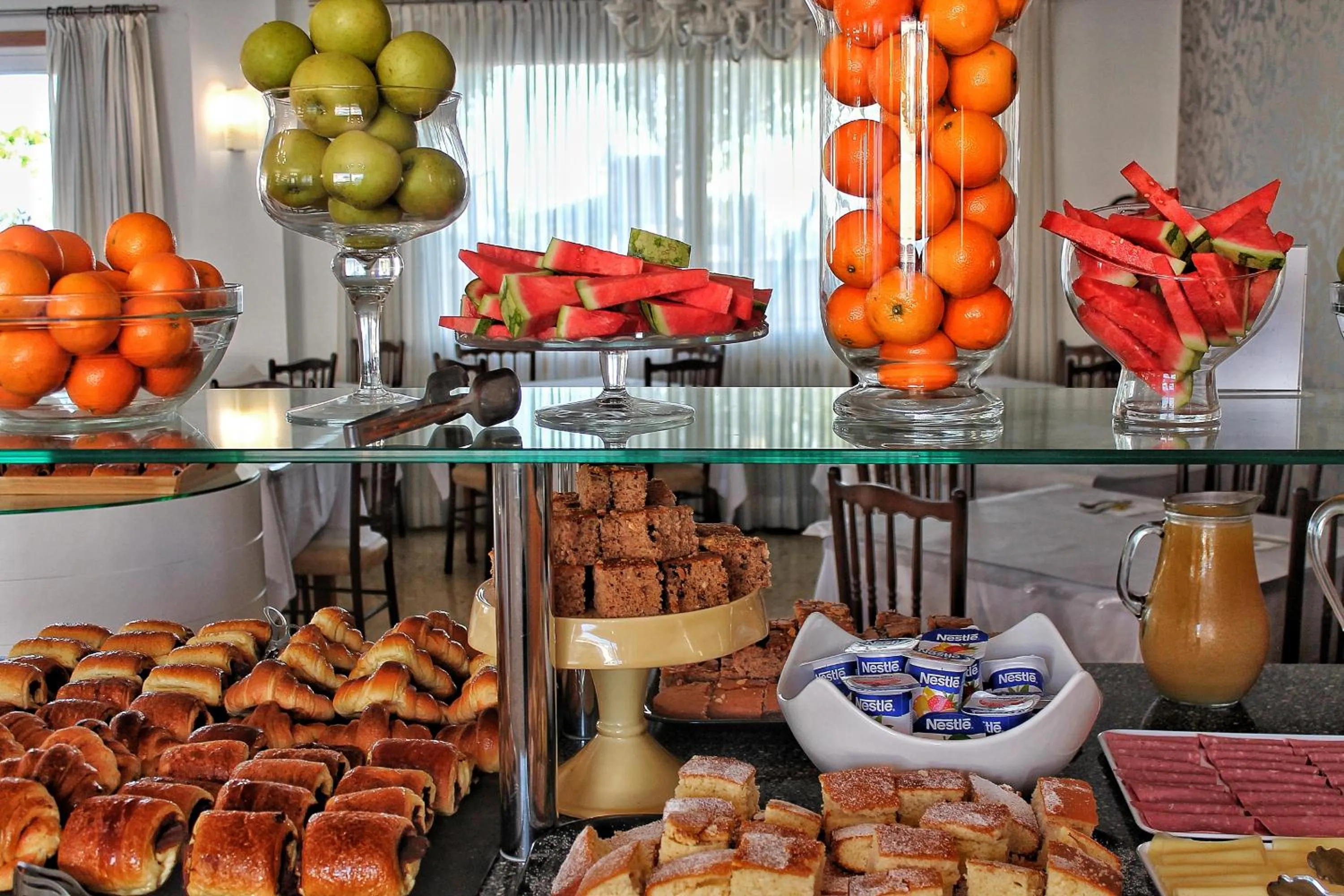 Restaurant/places to eat in Hotel Marola