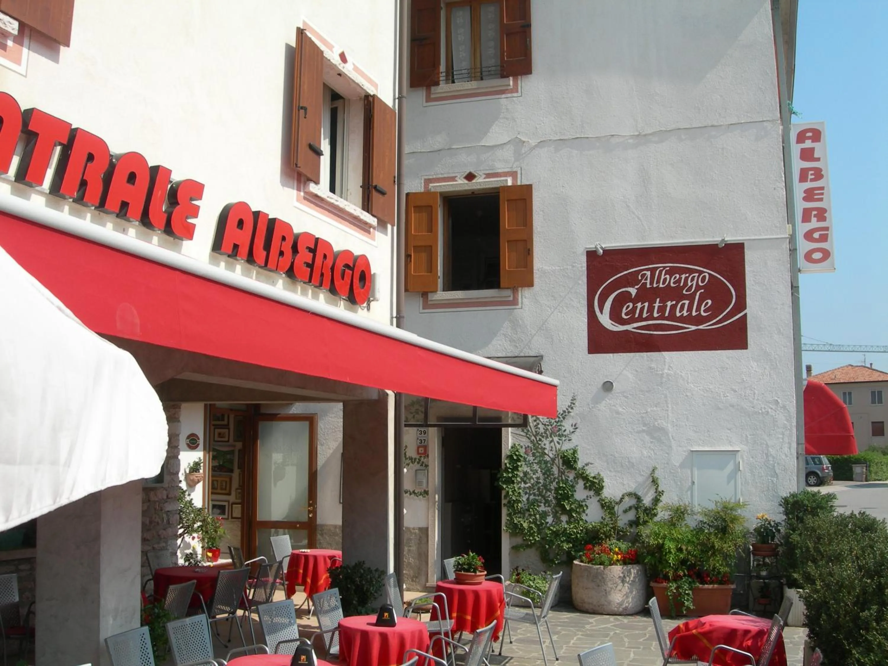 Facade/entrance in Albergo Centrale