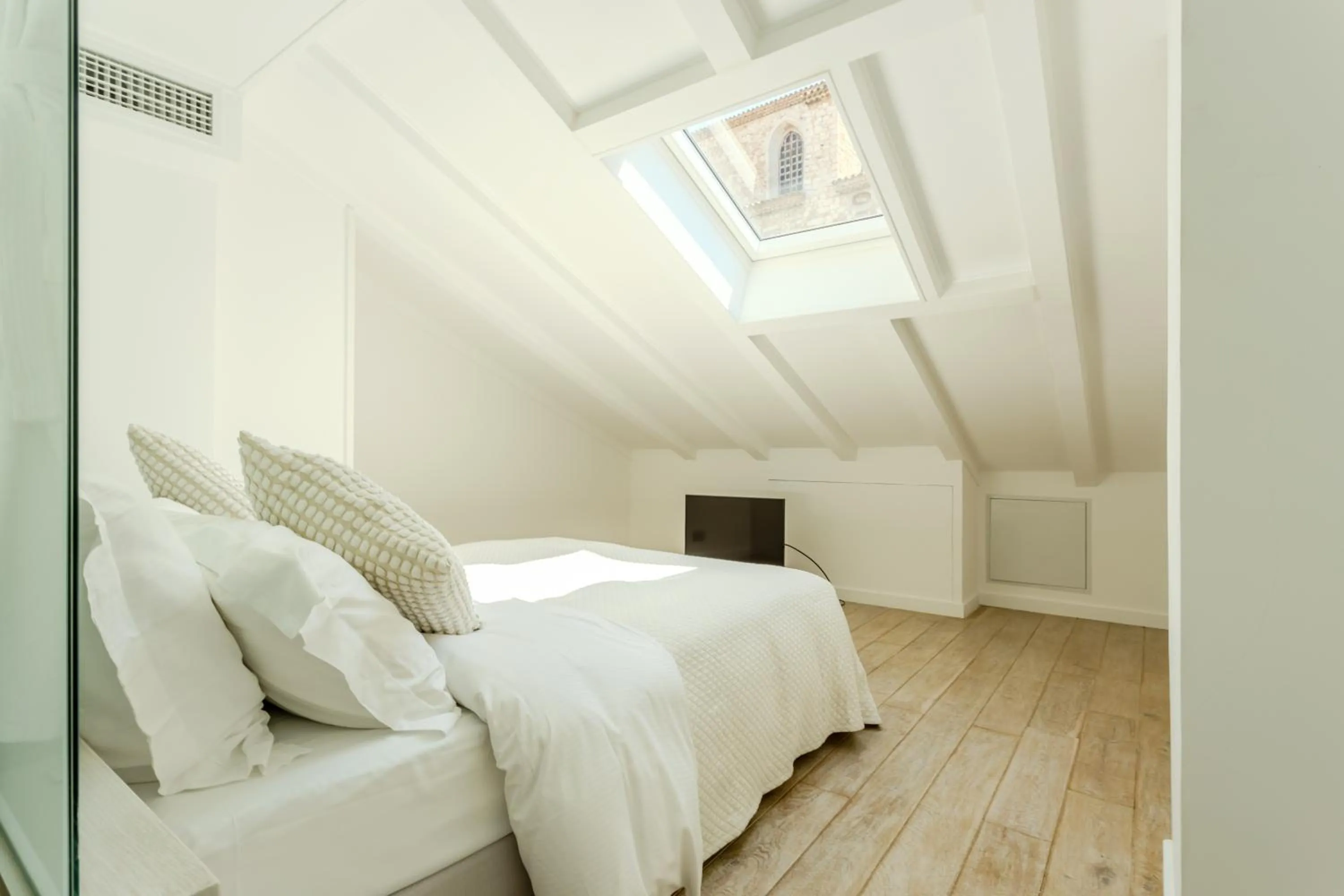 Bed in Traverse Des Artistes