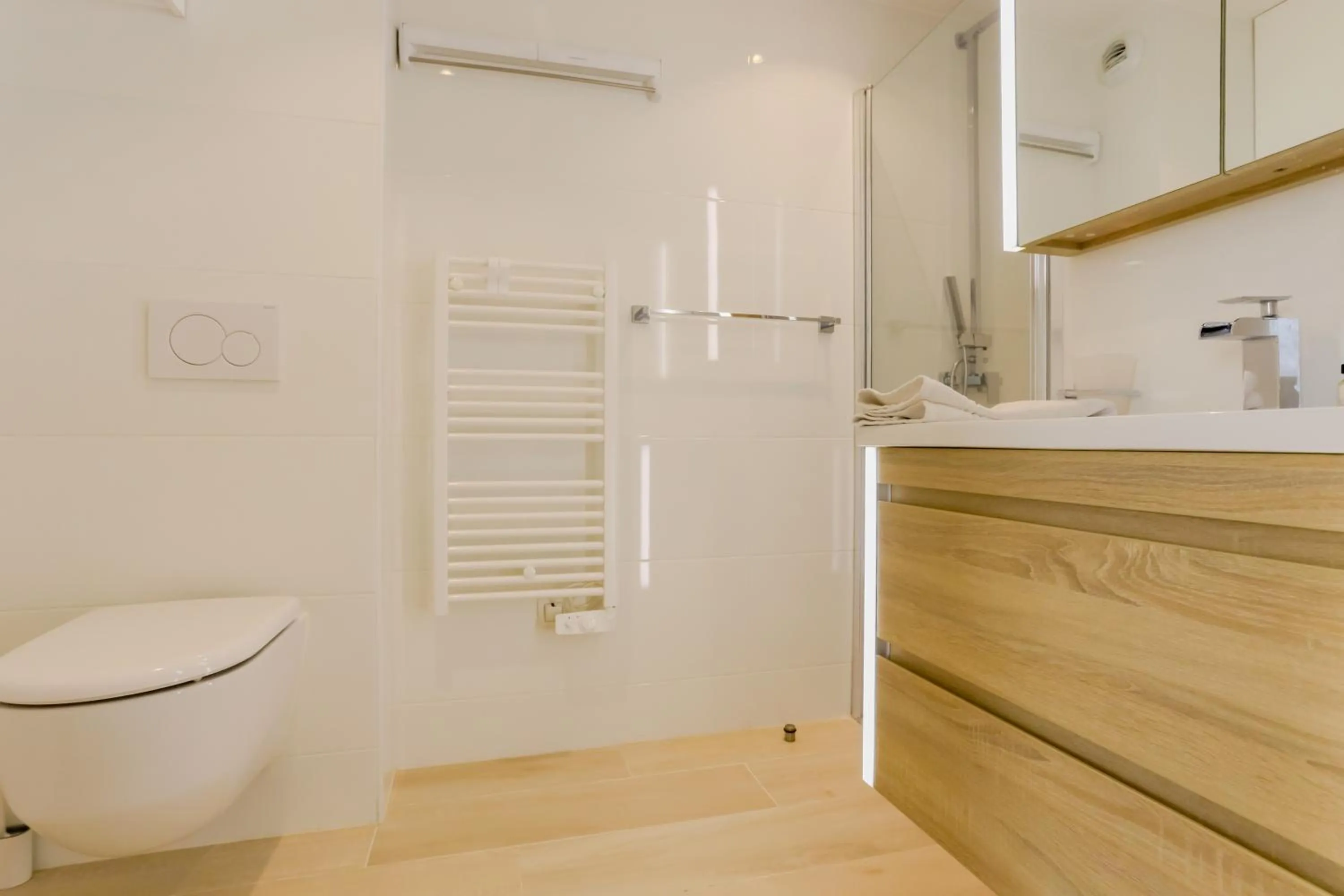 Bathroom in Traverse Des Artistes