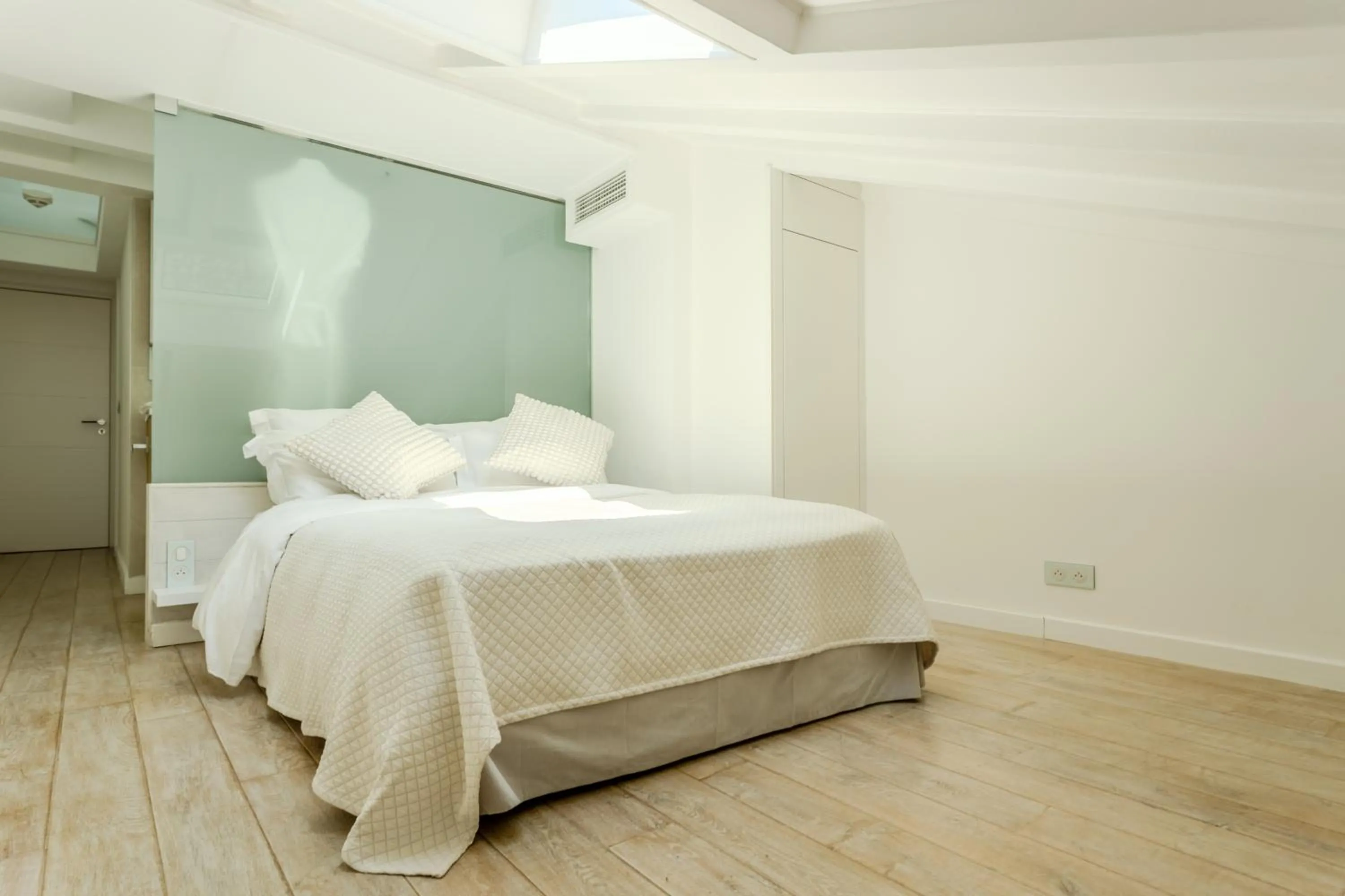 Bed in Traverse Des Artistes