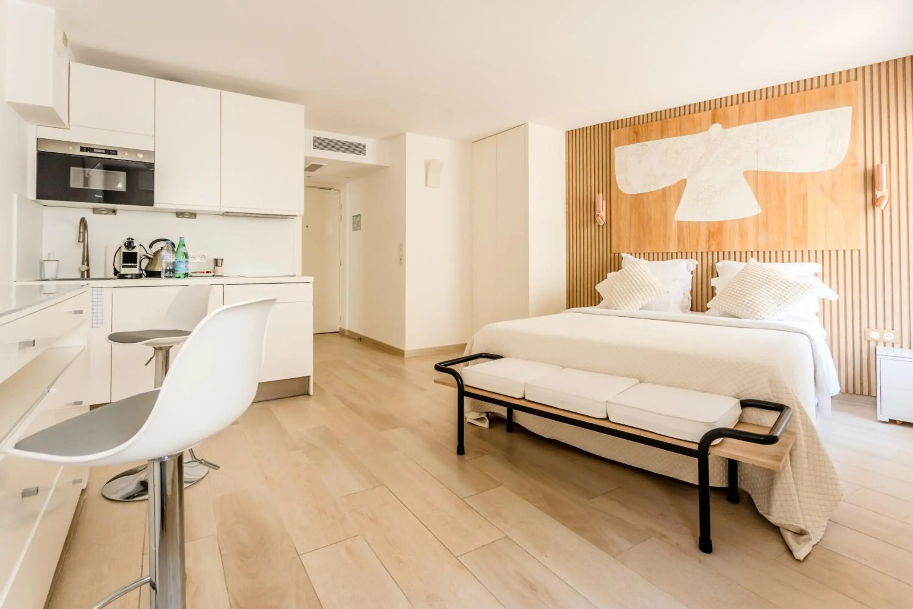 Deluxe Room in Traverse Des Artistes Deluxe Room in Traverse Des Artistes