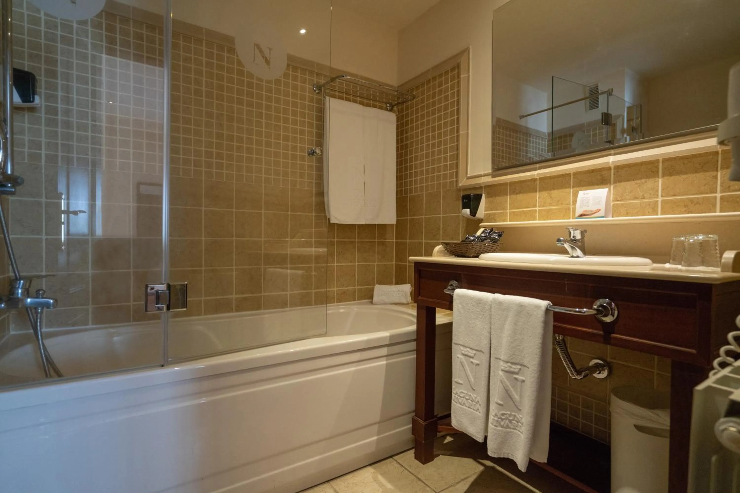 Bathroom in Laguna Nivaria Hotel & Spa