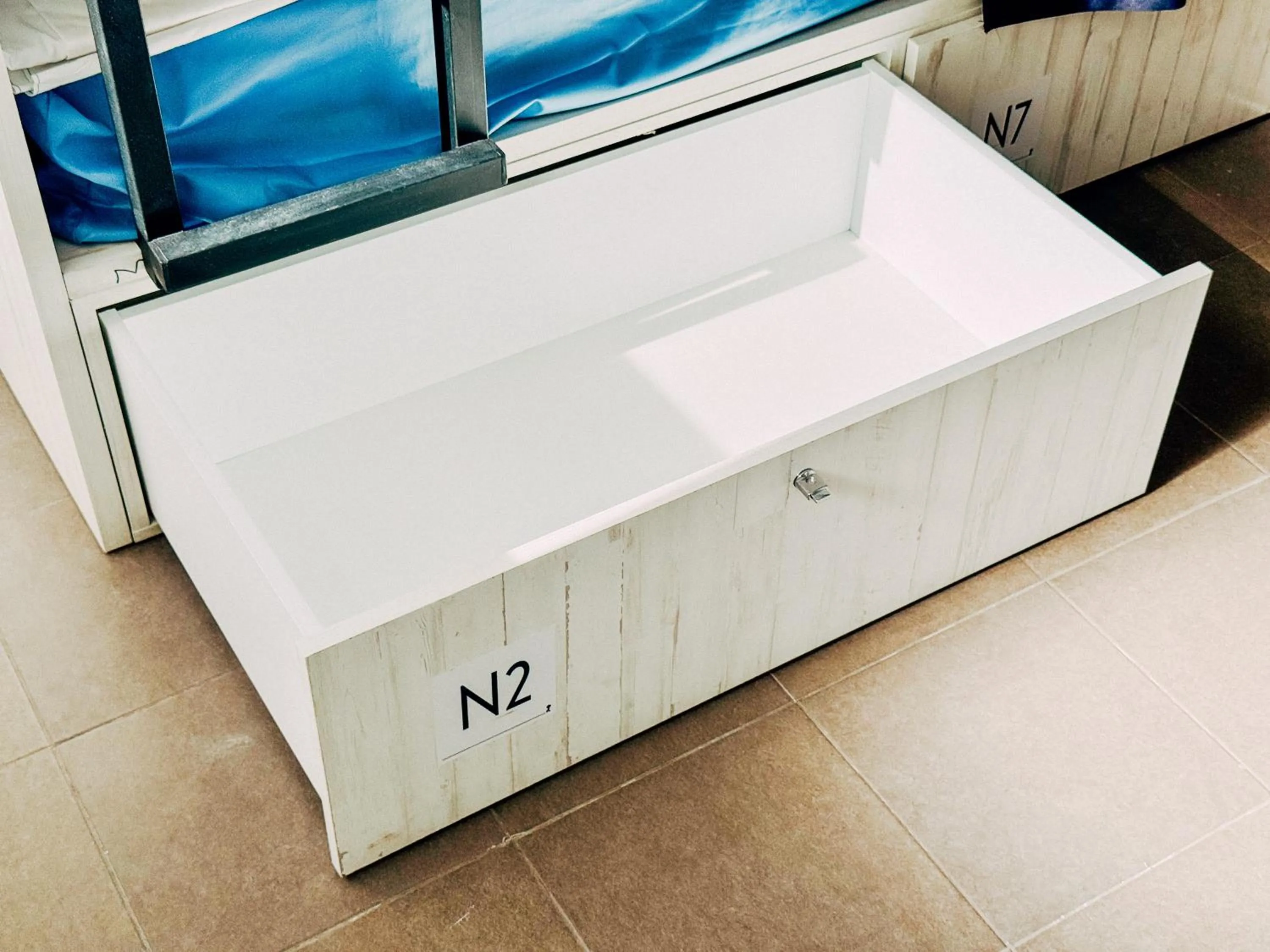 locker in MadVibes Hostel Gran Vía