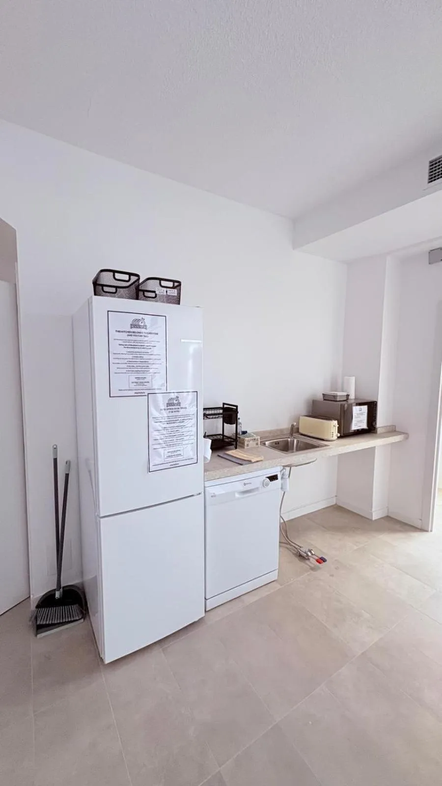 Kitchen or kitchenette in MadVibes Hostel Gran Vía