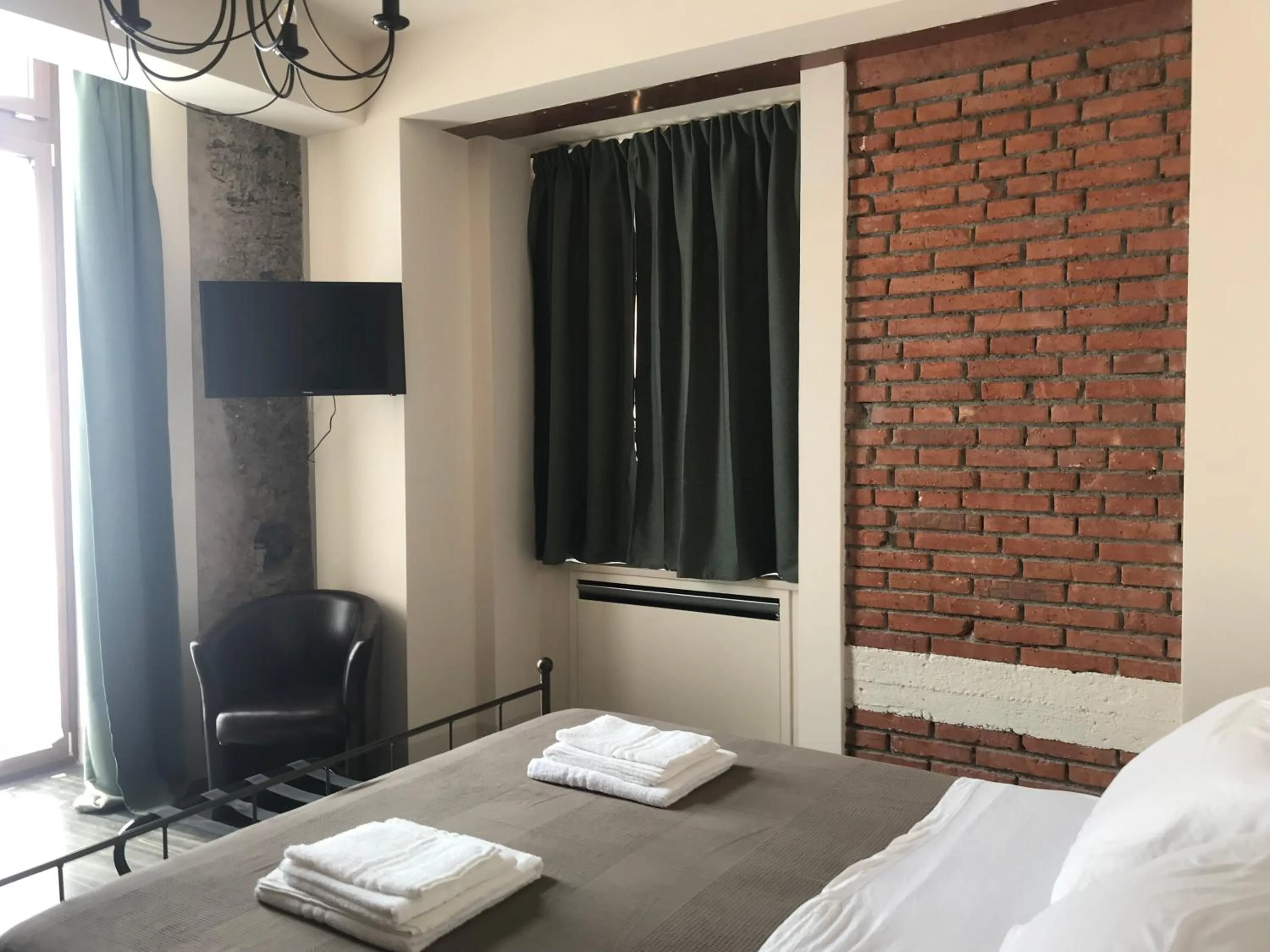 Bed in Castello D'Alcontres Guest House 3 stelle