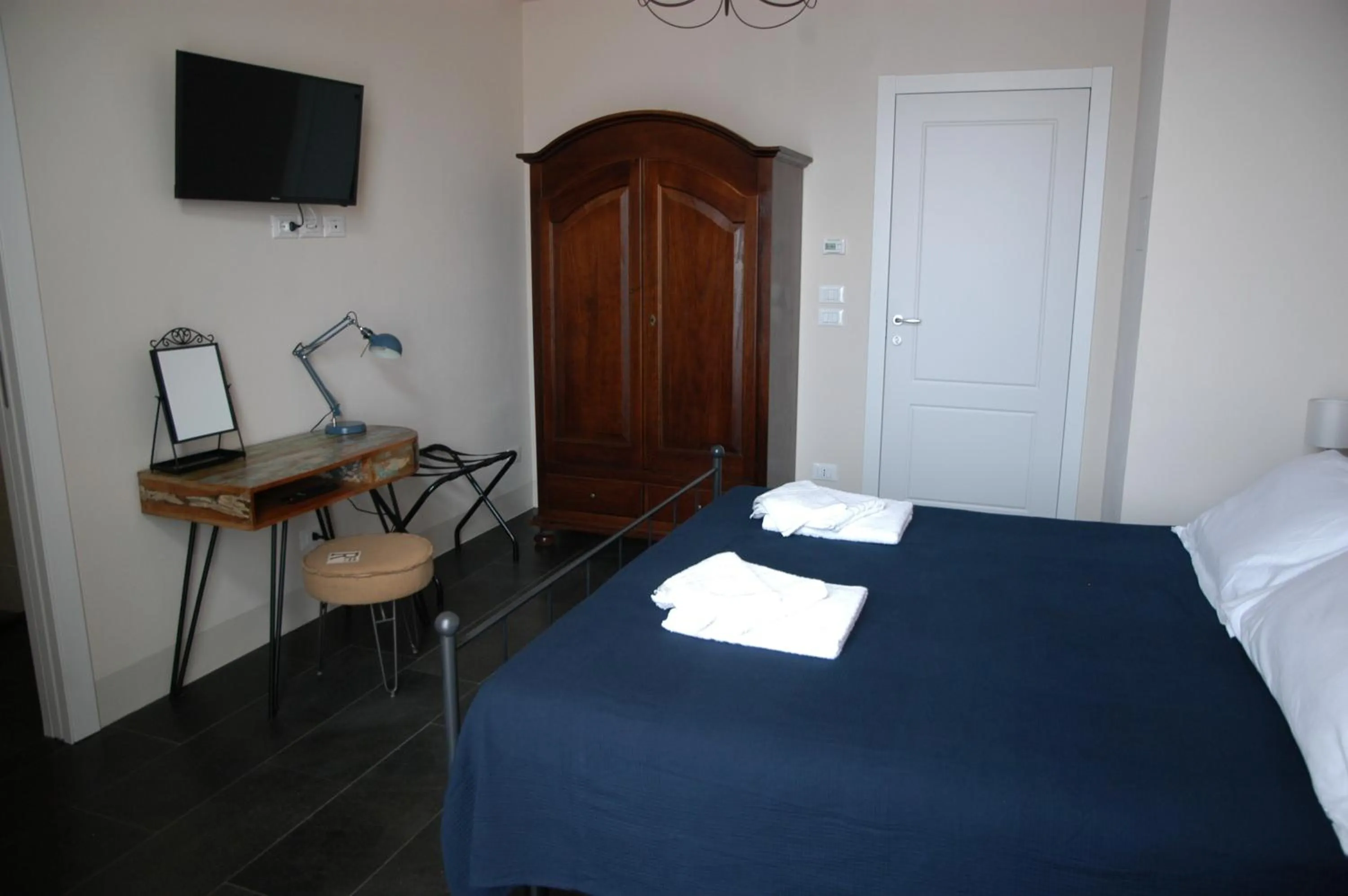 Bed in Castello D'Alcontres Guest House 3 stelle