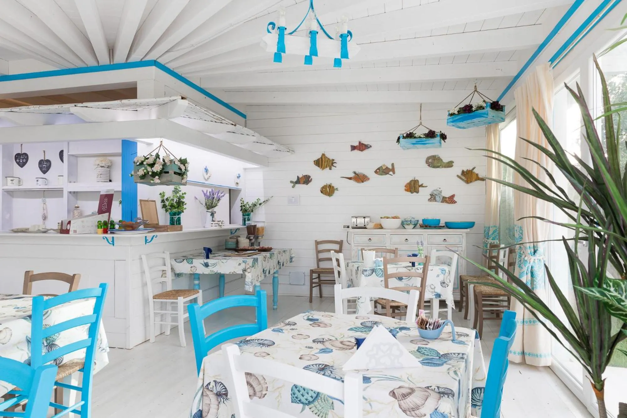 Restaurant/places to eat in Palmasera Charming Suites