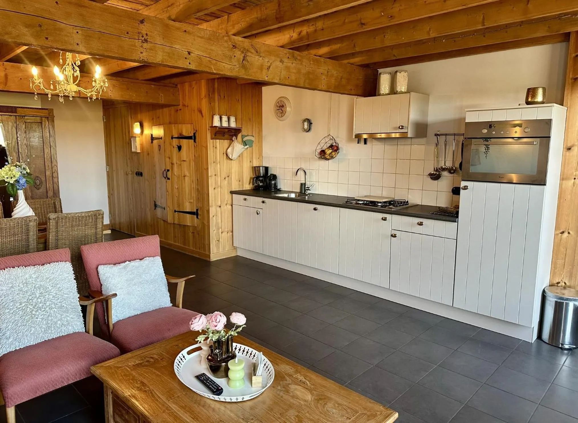 Kitchen or kitchenette in Erfgoed & Logies Den Heijkant