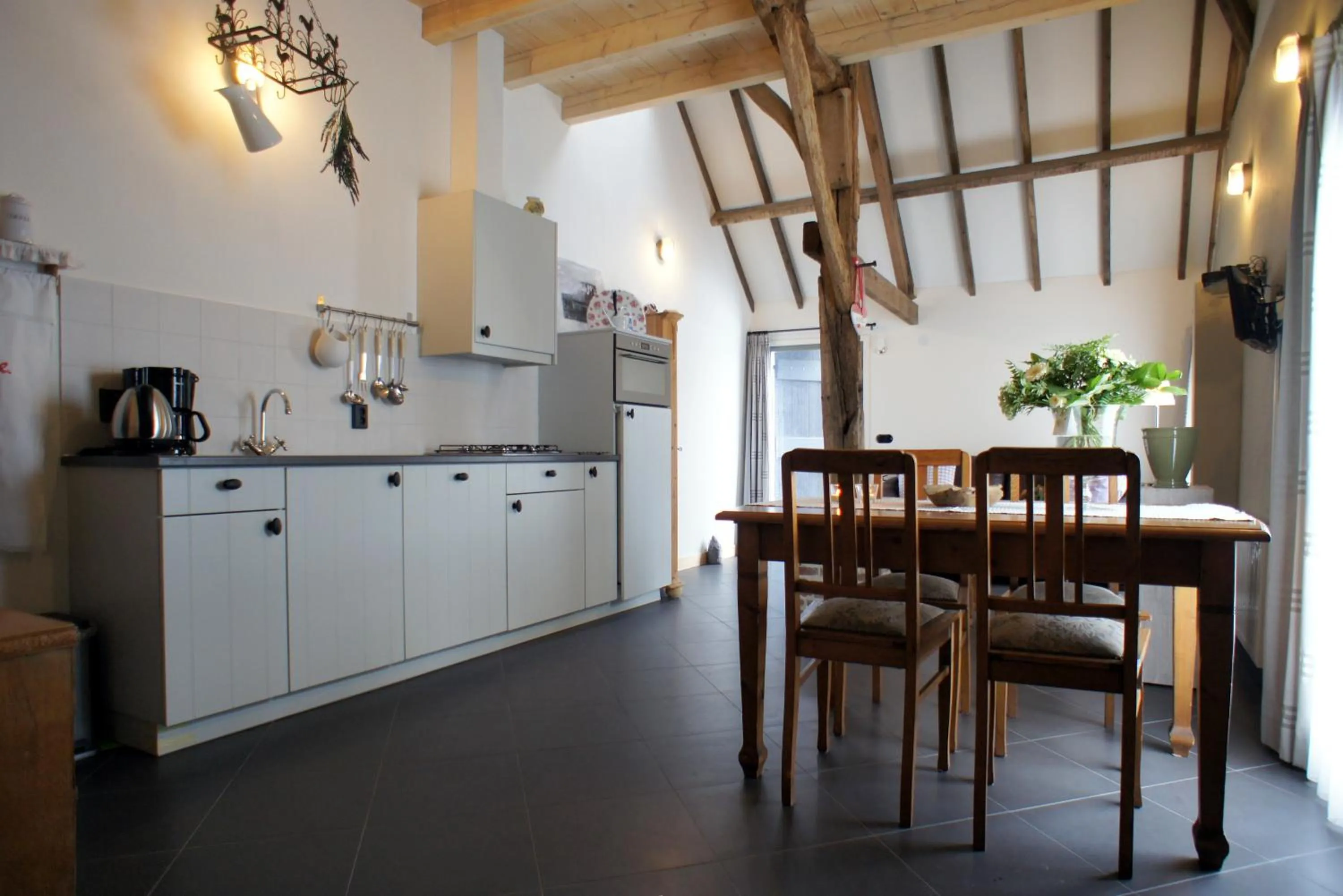 Kitchen or kitchenette in Erfgoed & Logies Den Heijkant