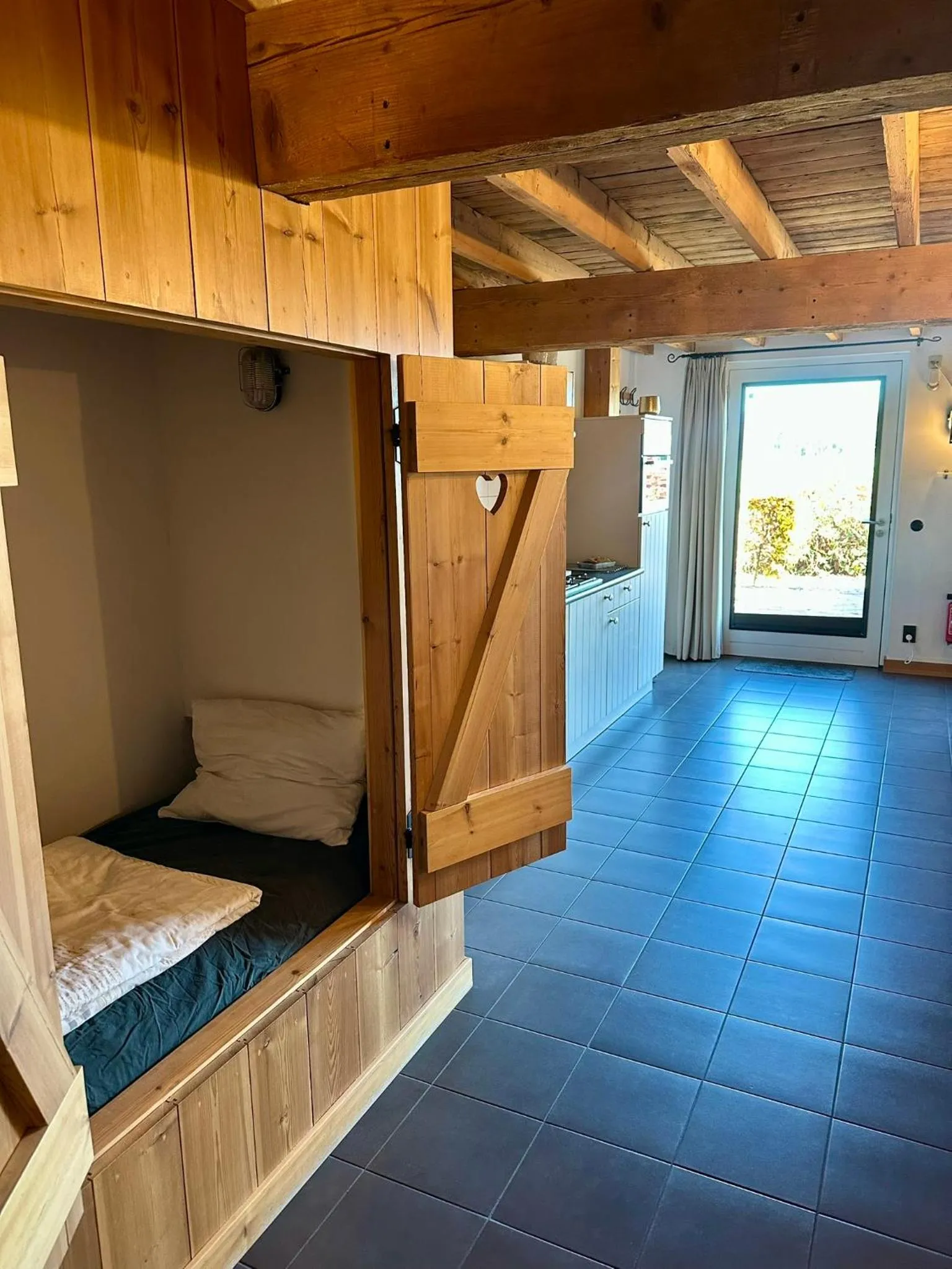 Bed in Erfgoed & Logies Den Heijkant