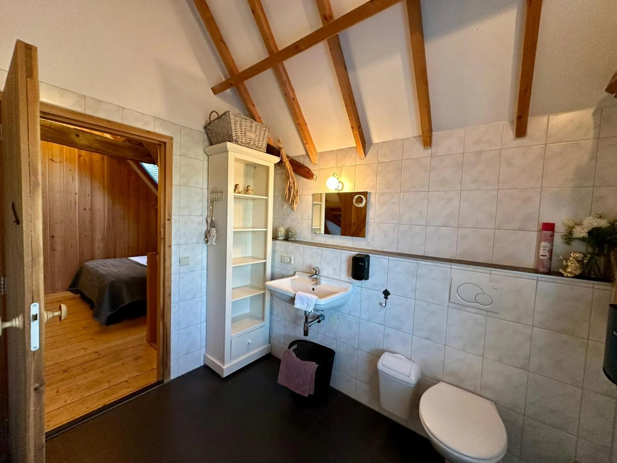 Toilet in Erfgoed & Logies Den Heijkant