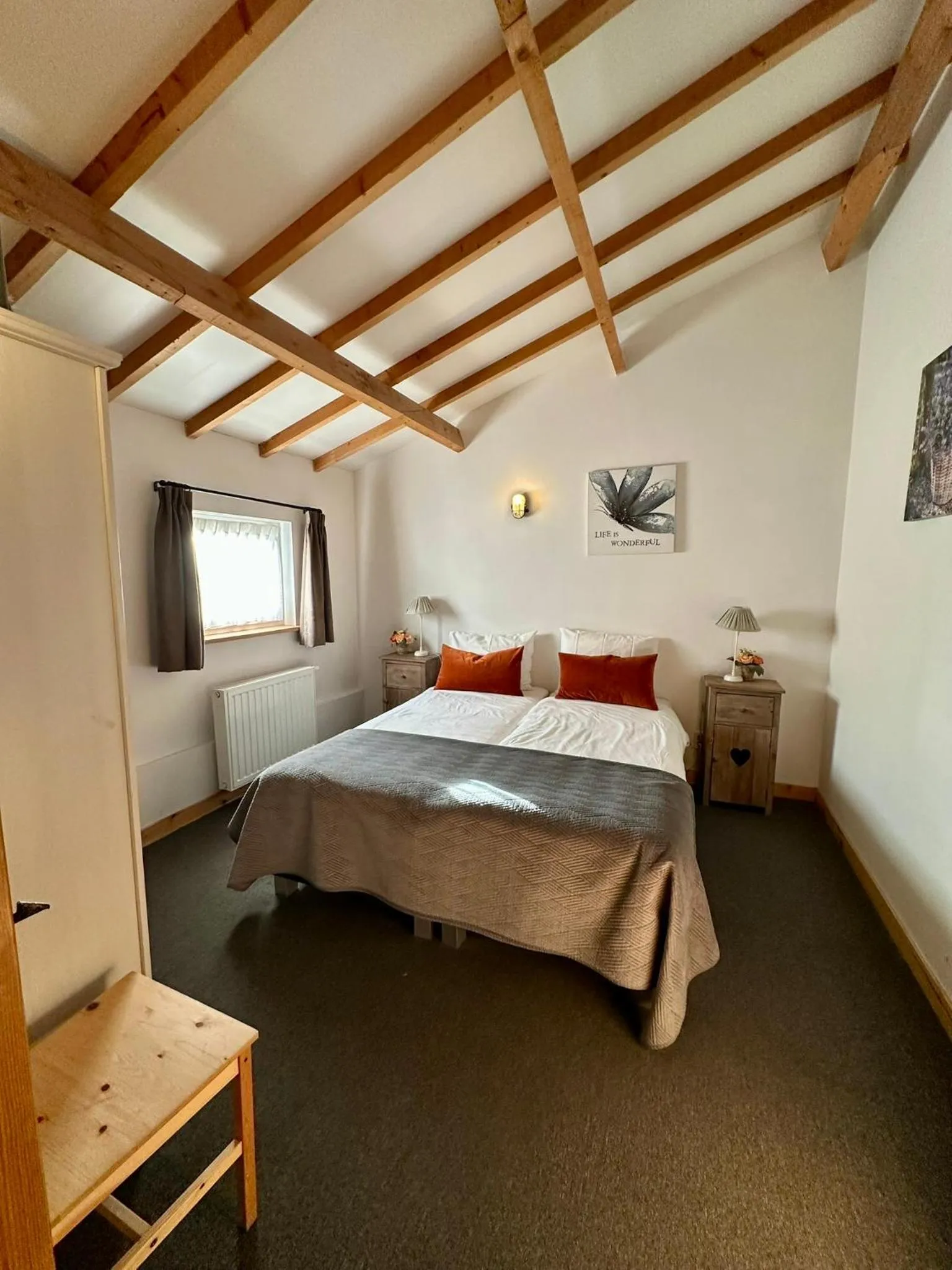 Bed in Erfgoed & Logies Den Heijkant