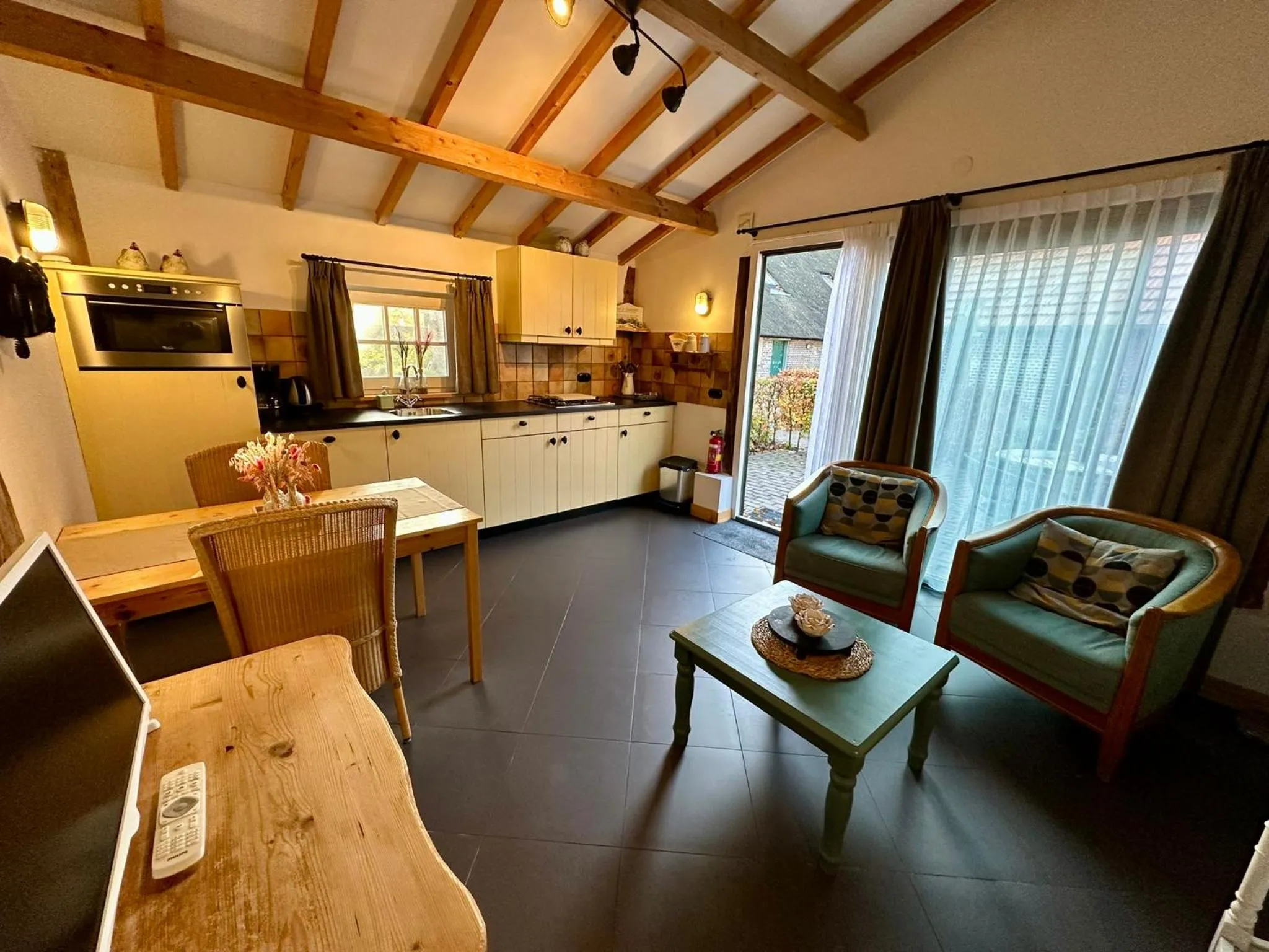 Photo of the whole room in Erfgoed & Logies Den Heijkant