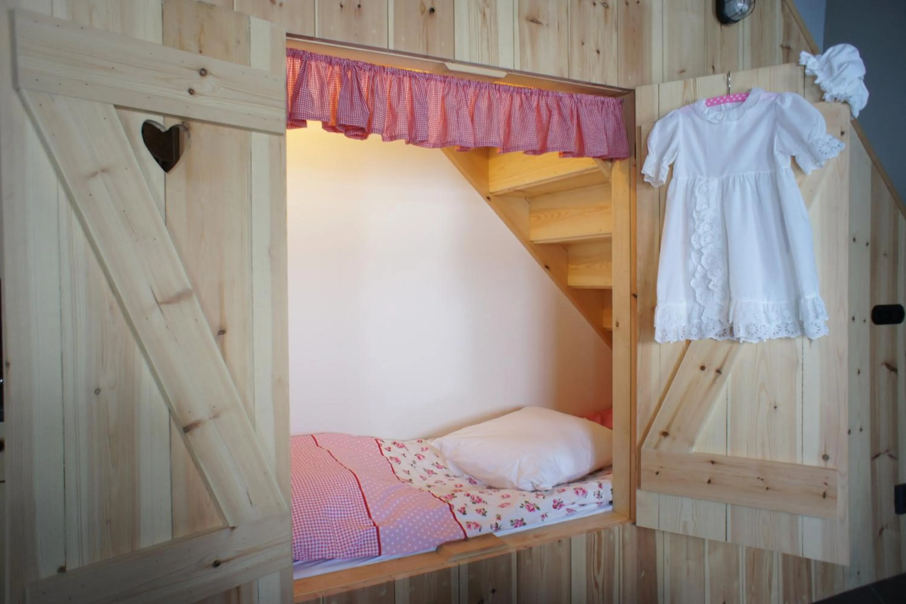 Bed in Erfgoed & Logies Den Heijkant