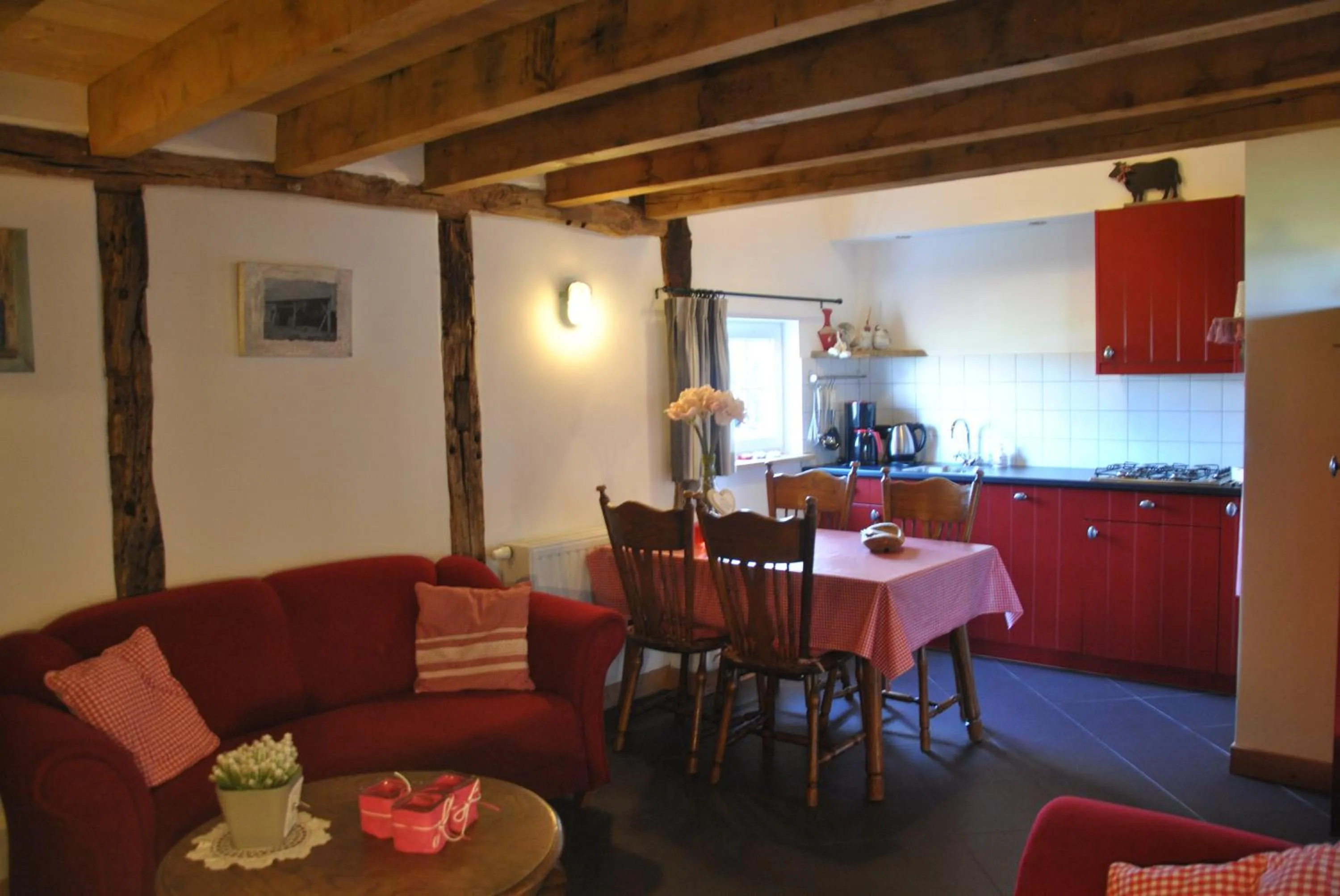 Kitchen or kitchenette in Erfgoed & Logies Den Heijkant