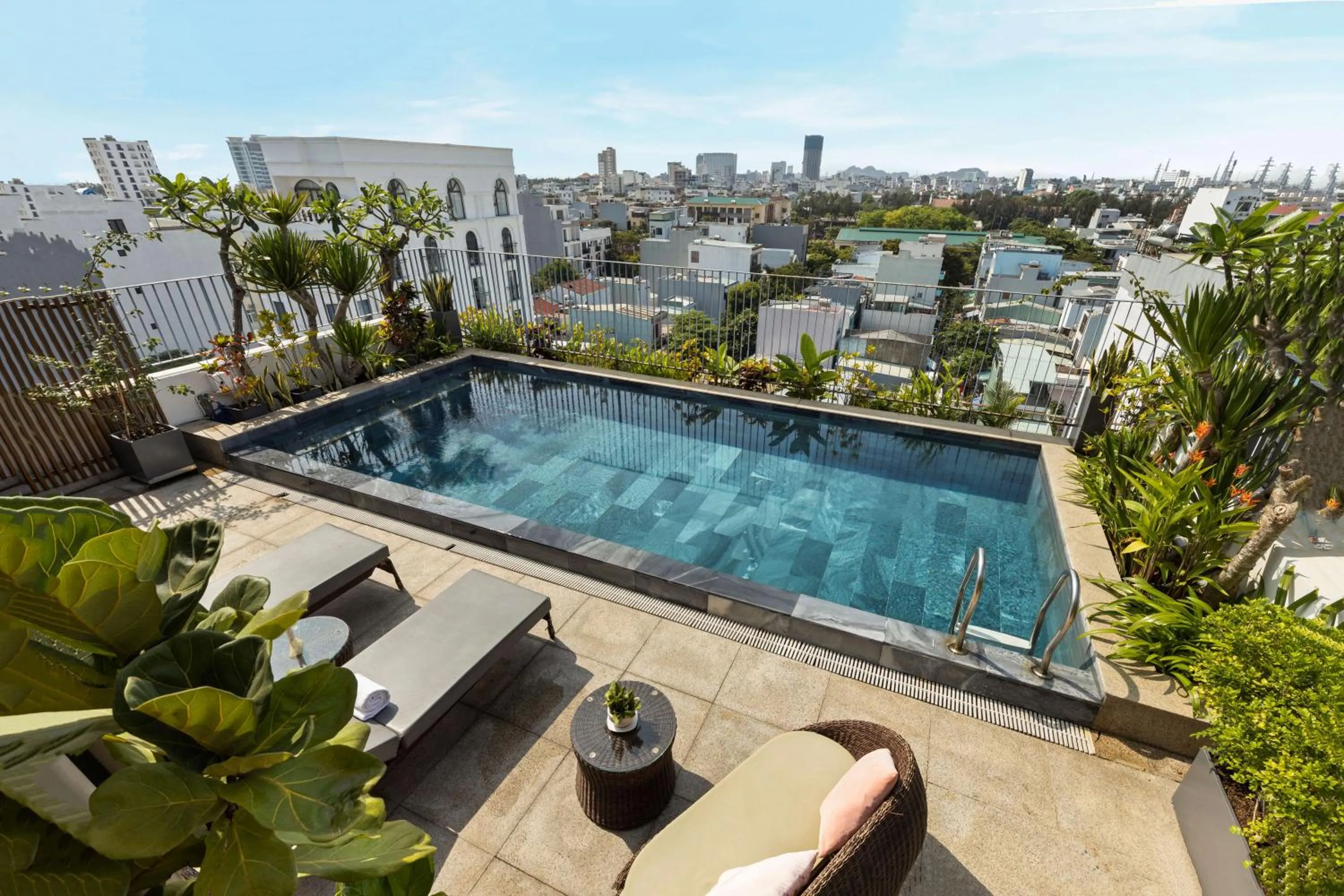 Swimming pool in Moon Hotel and Apartment Da Nang
