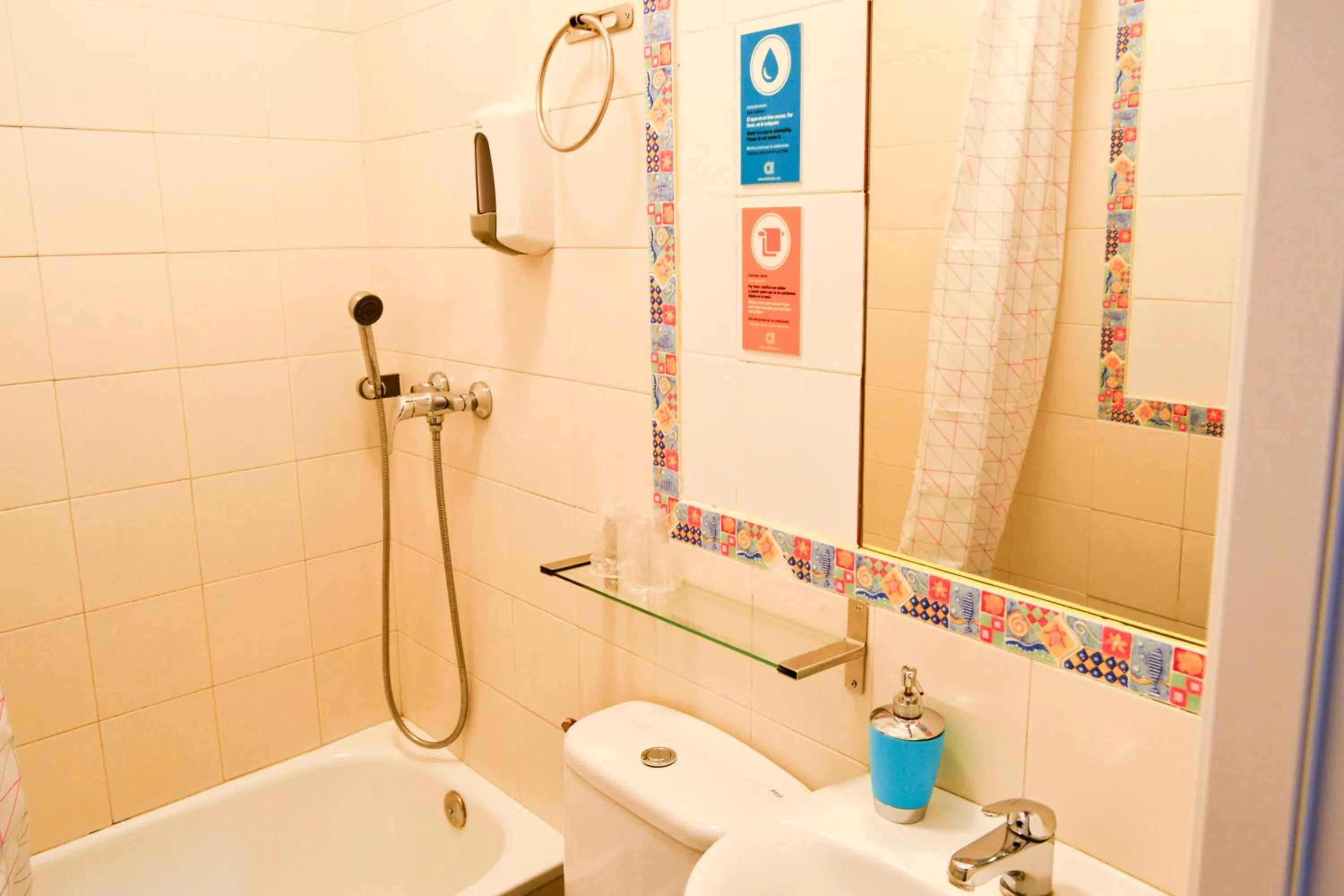 Bathroom in Alda Centro León