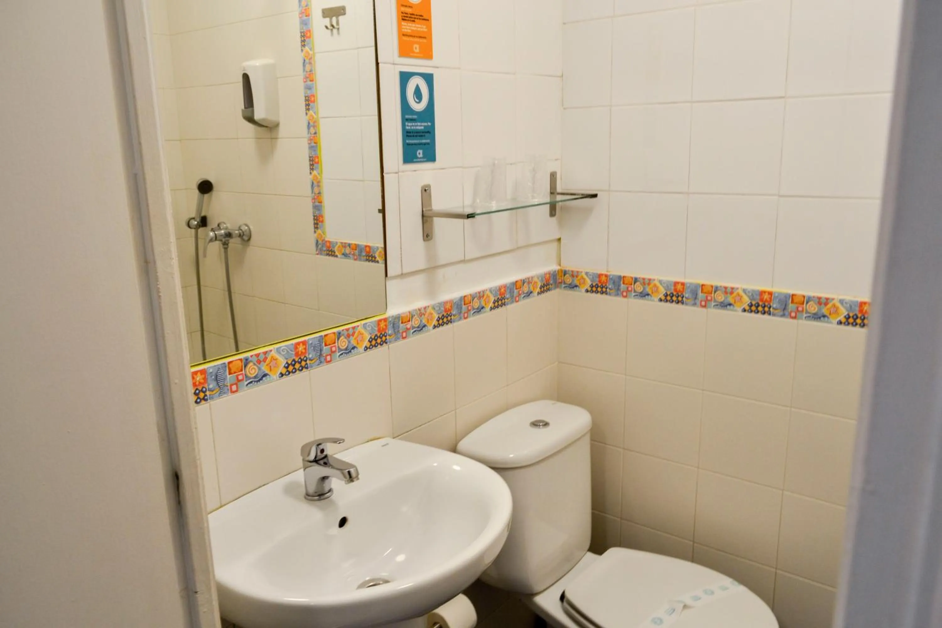 Bathroom in Alda Centro León