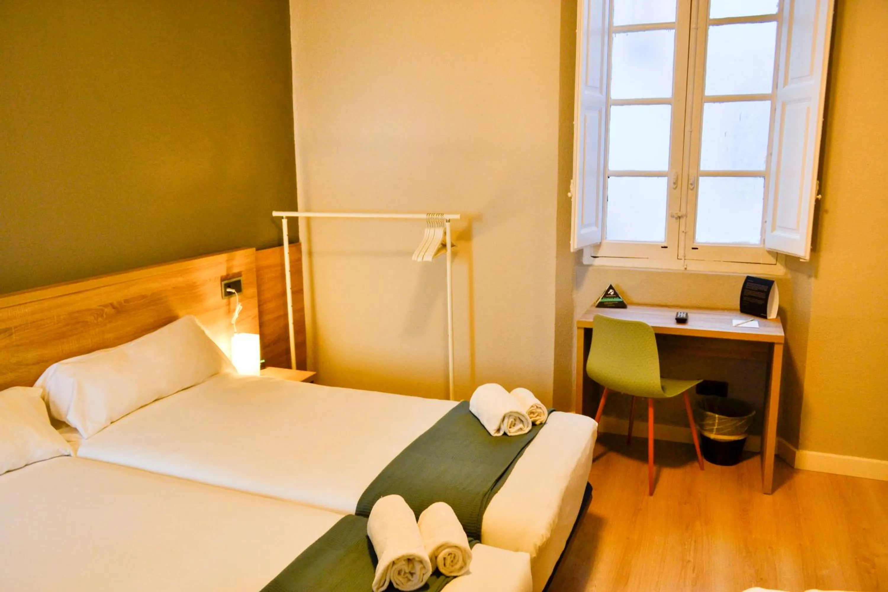 Bed in Alda Centro León